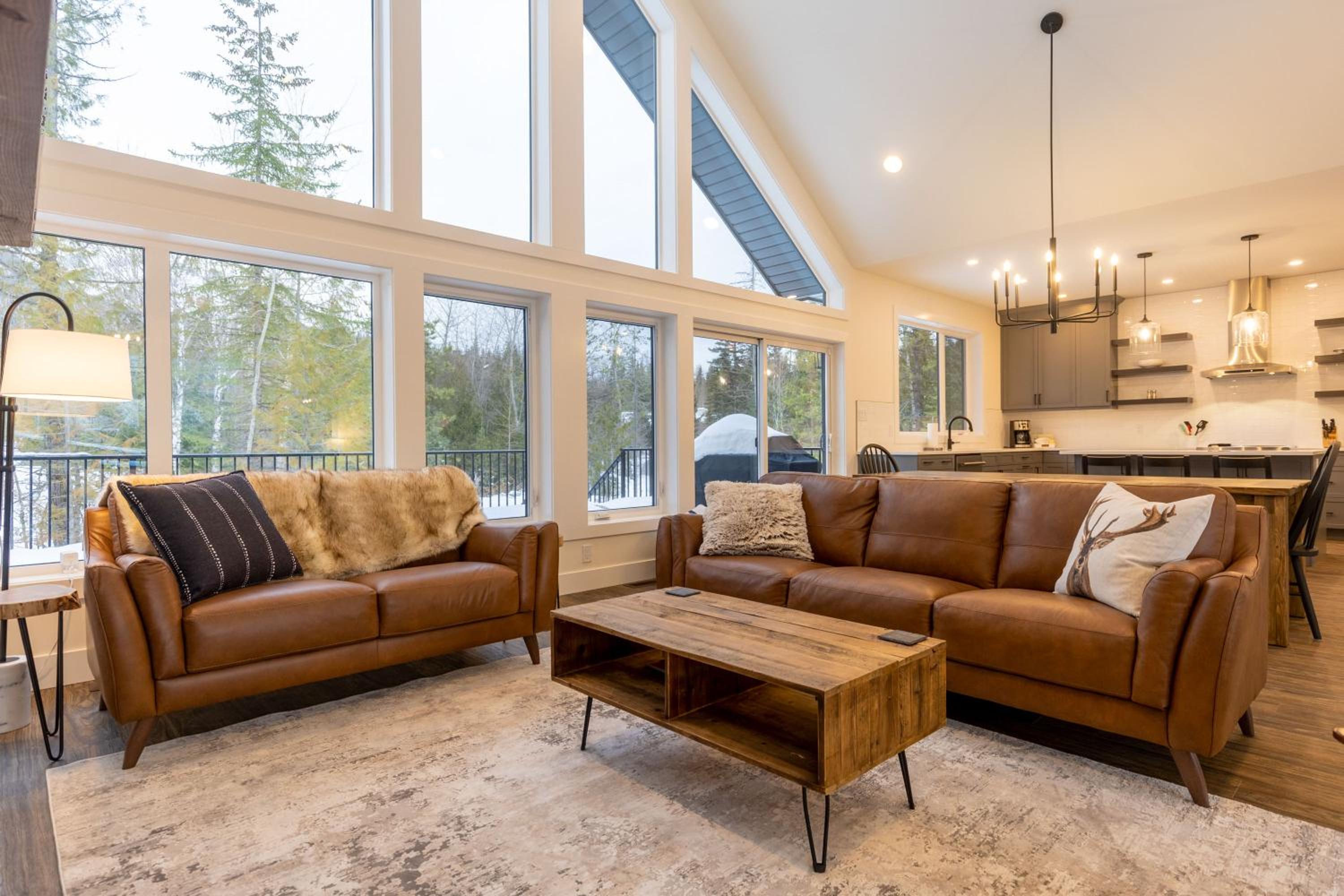 Six-Bedroom House photo 1