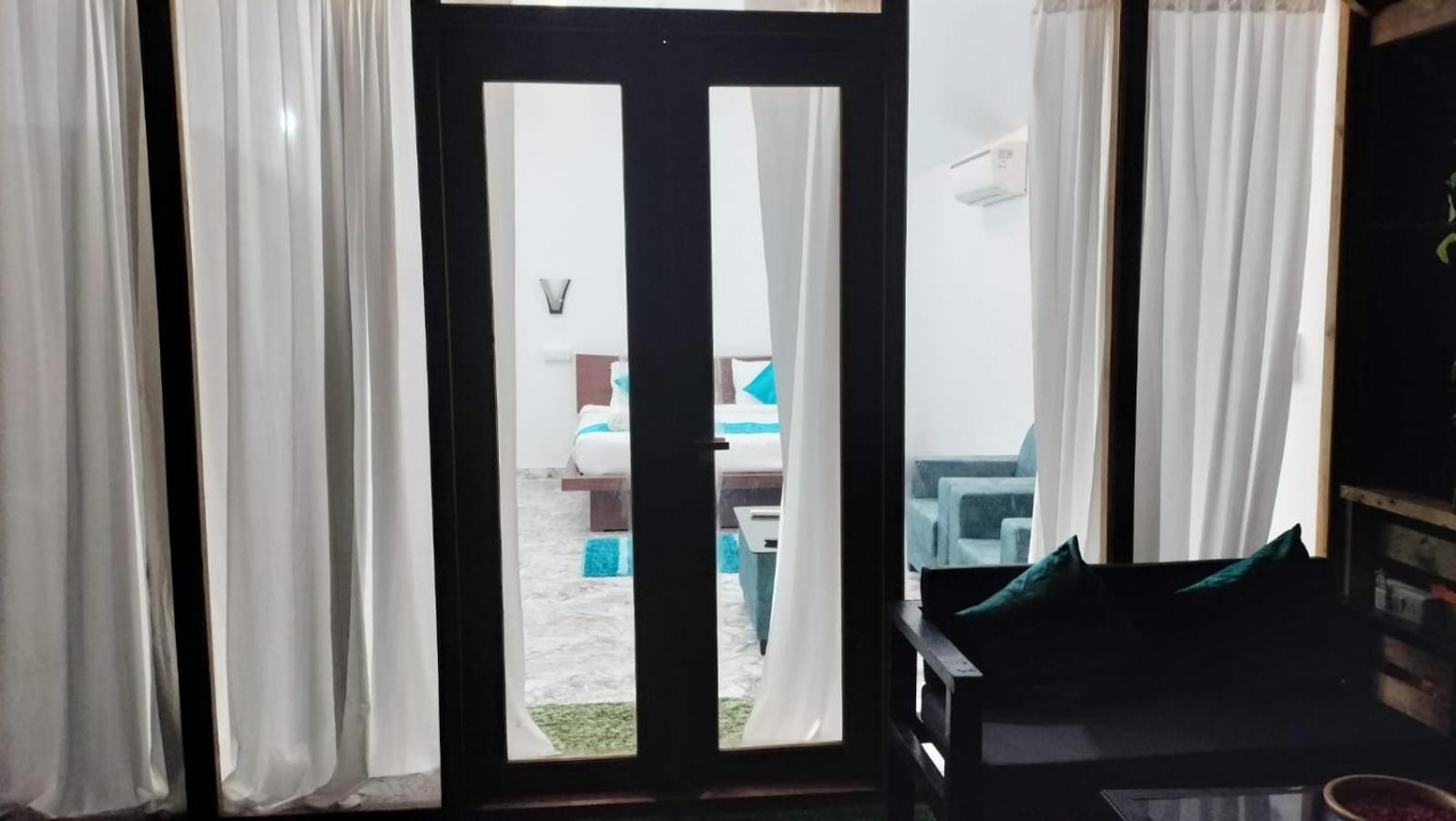 Deluxe Double Room with Balcony and Sea View photo 3