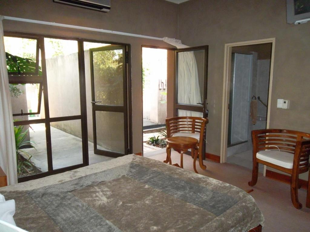 Double Room with Bath - Photo 6