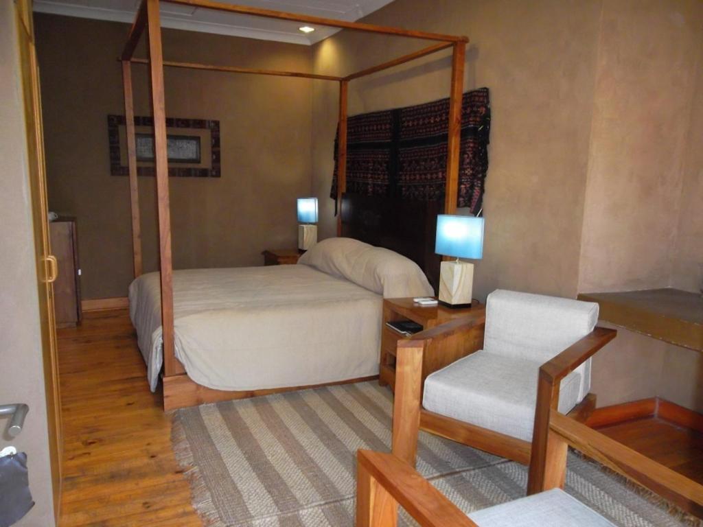 Double Room with Bath - Photo 9