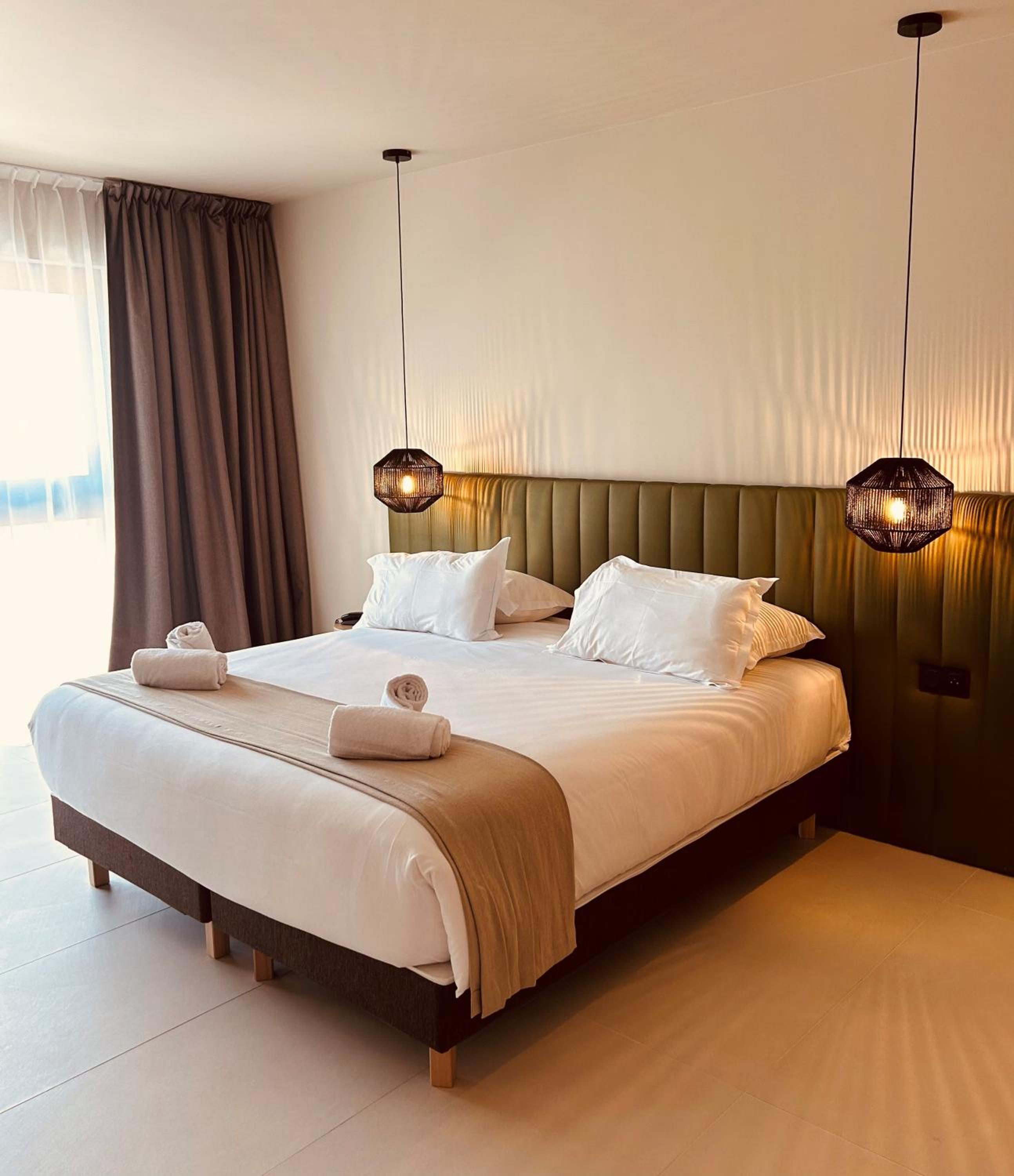 Deluxe Room - Photo 4