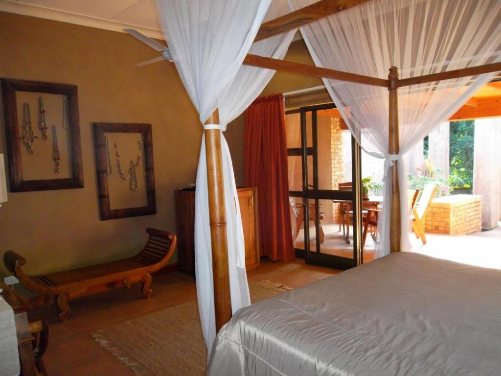 Double Room with Bath - Photo 2
