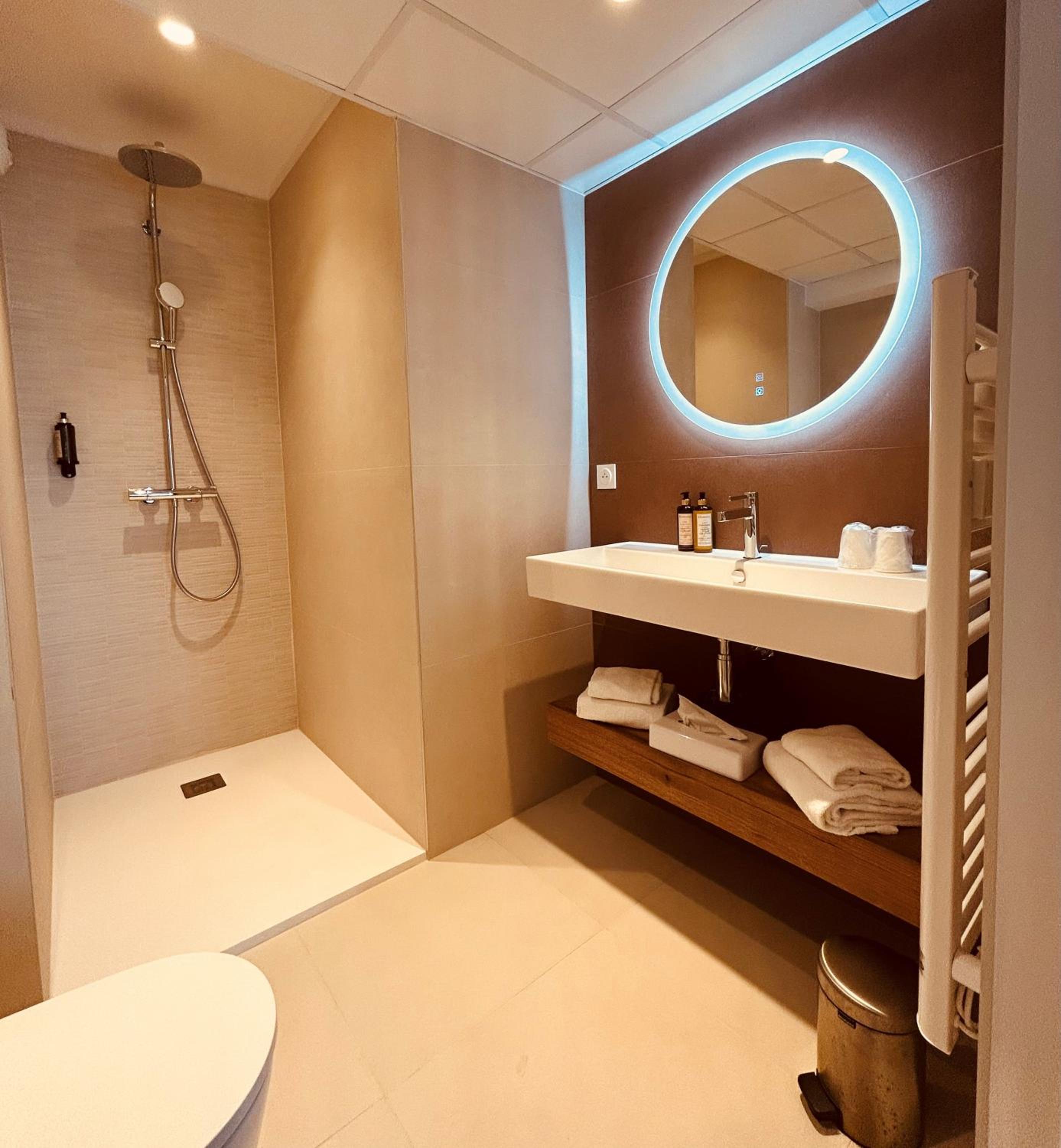 Standard Double Room - Photo 2