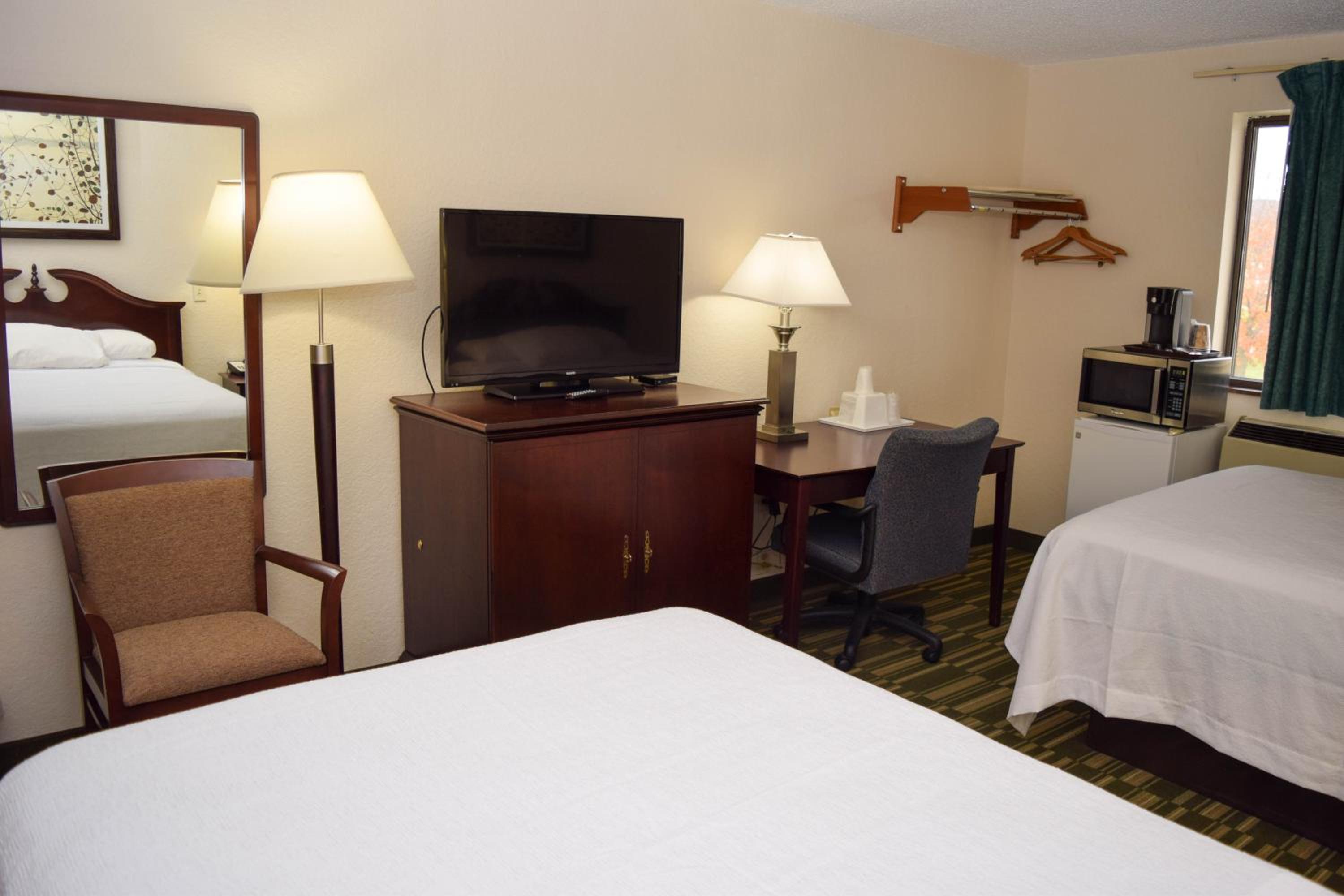 Double Room with Two Double Beds - Non-Smoking photo 2