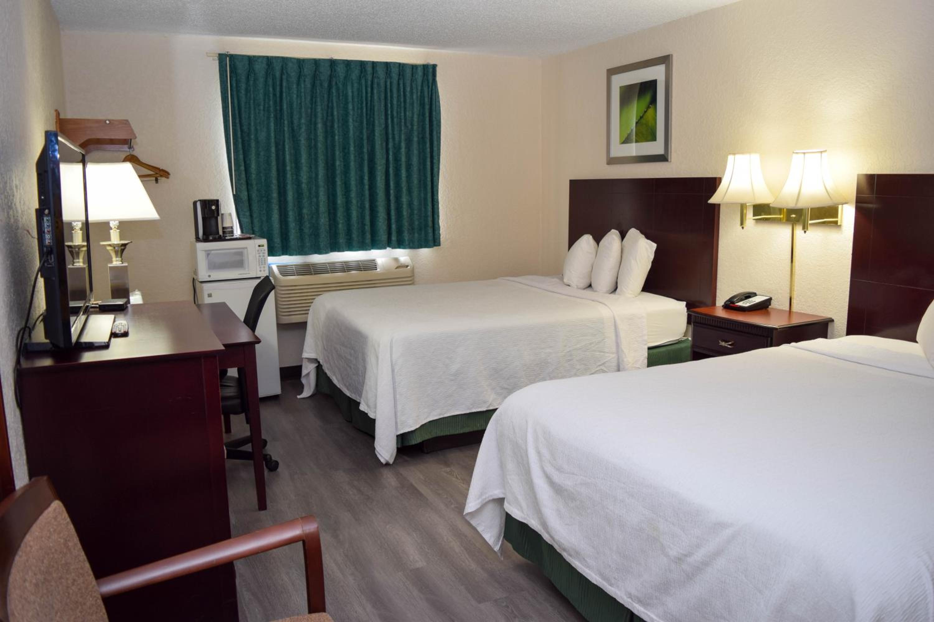 Queen Room with Two Queen Beds - Non-Smoking photo 1