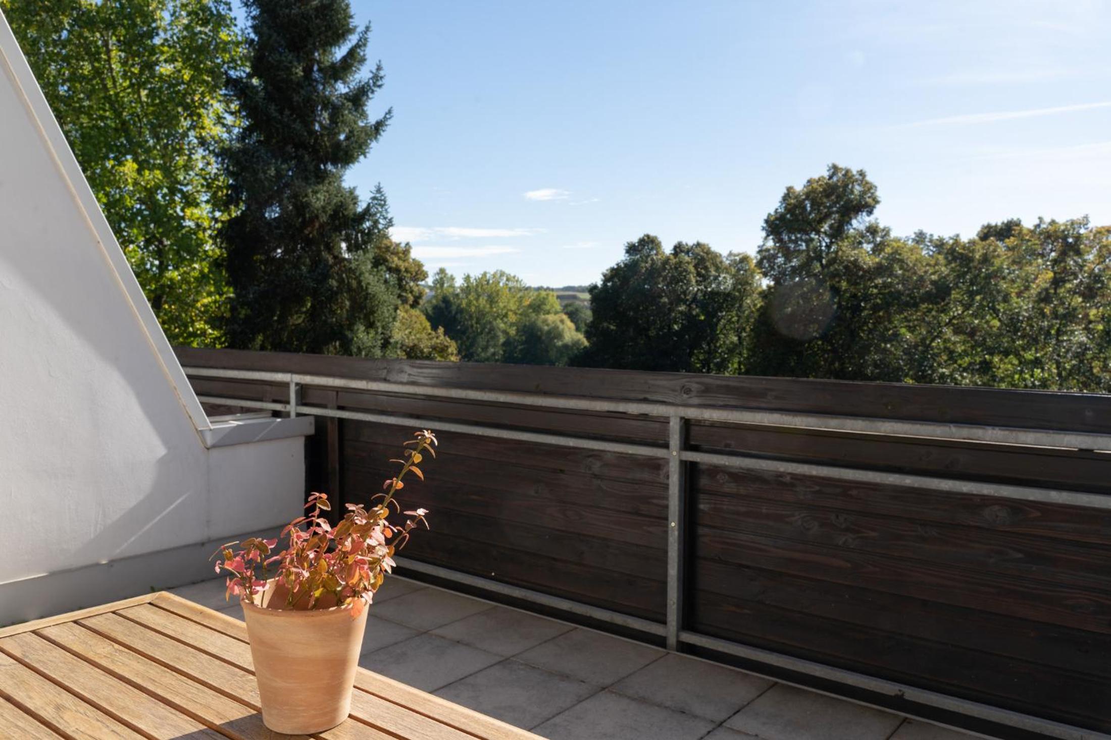Family Room with Balcony photo 3