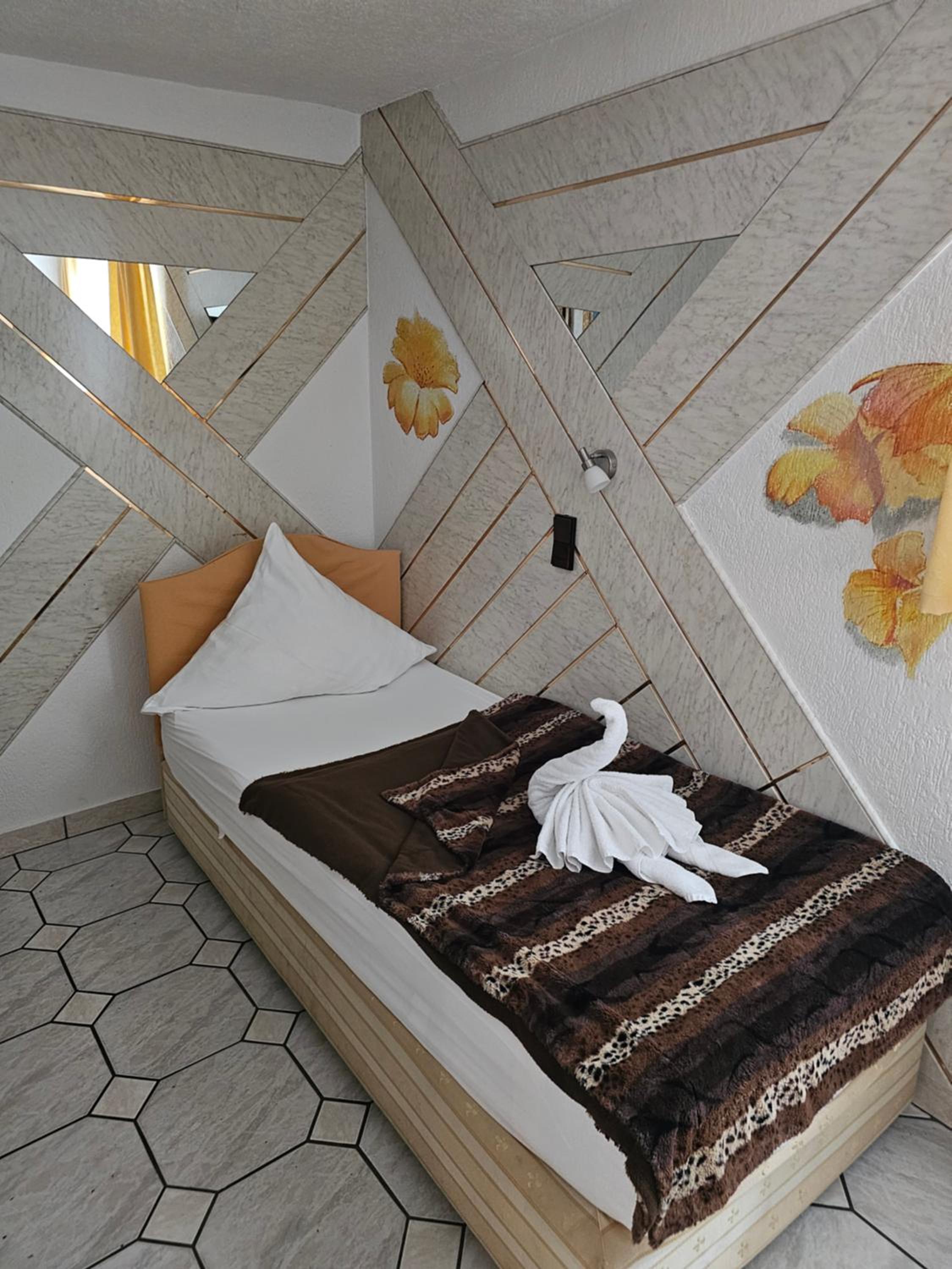 Single Room photo 3