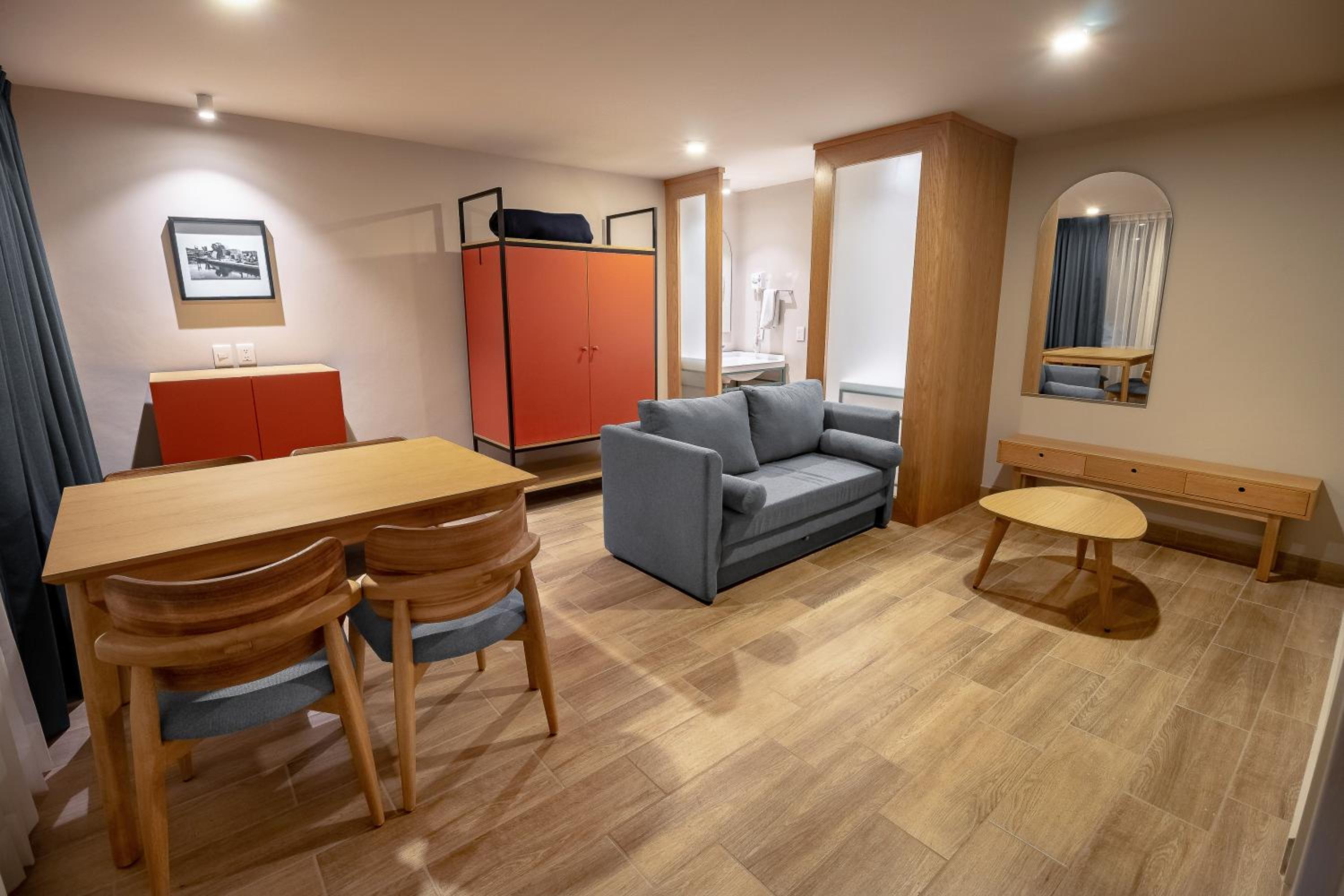 Superior Suite - Photo 5