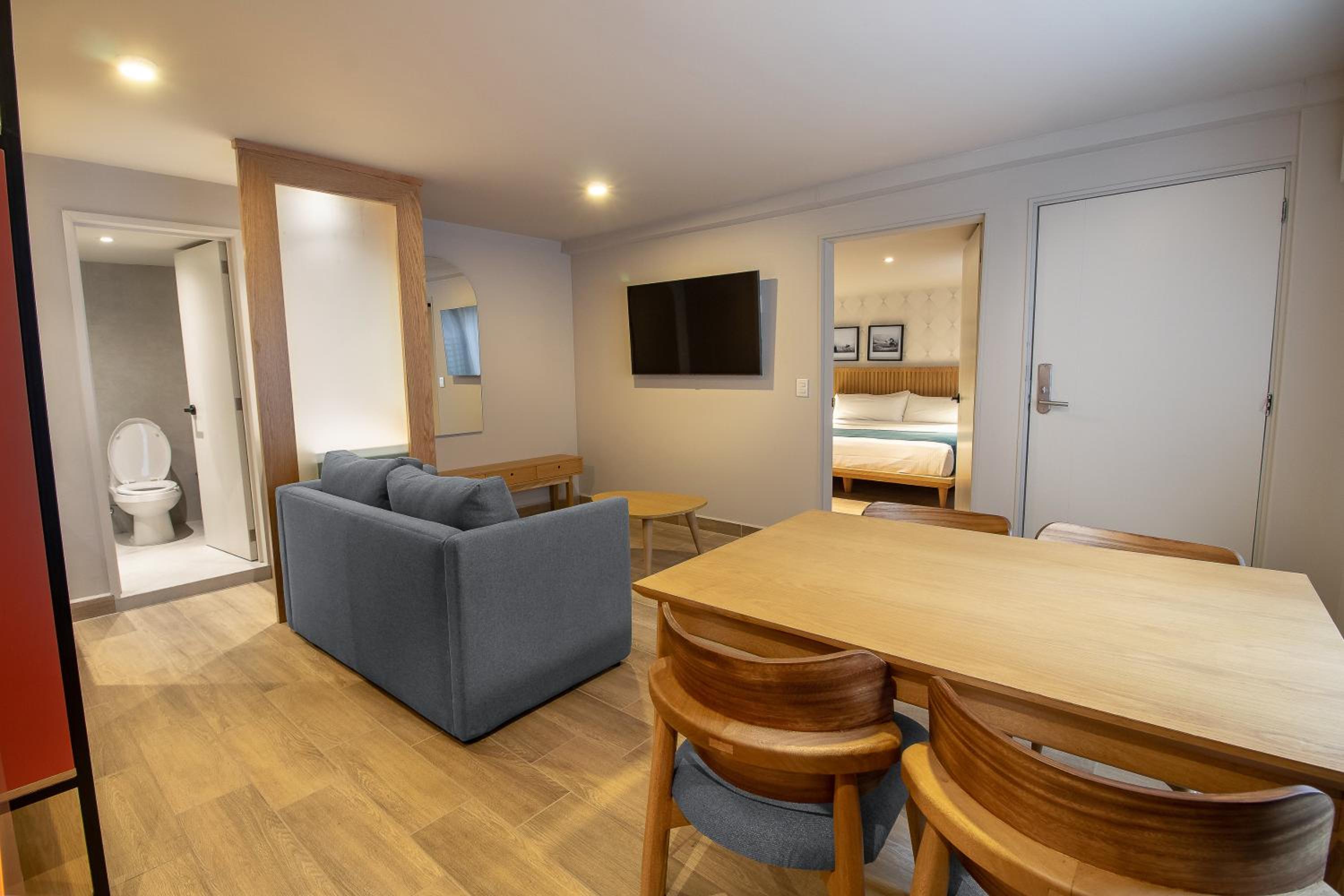 Superior Suite - Photo 7