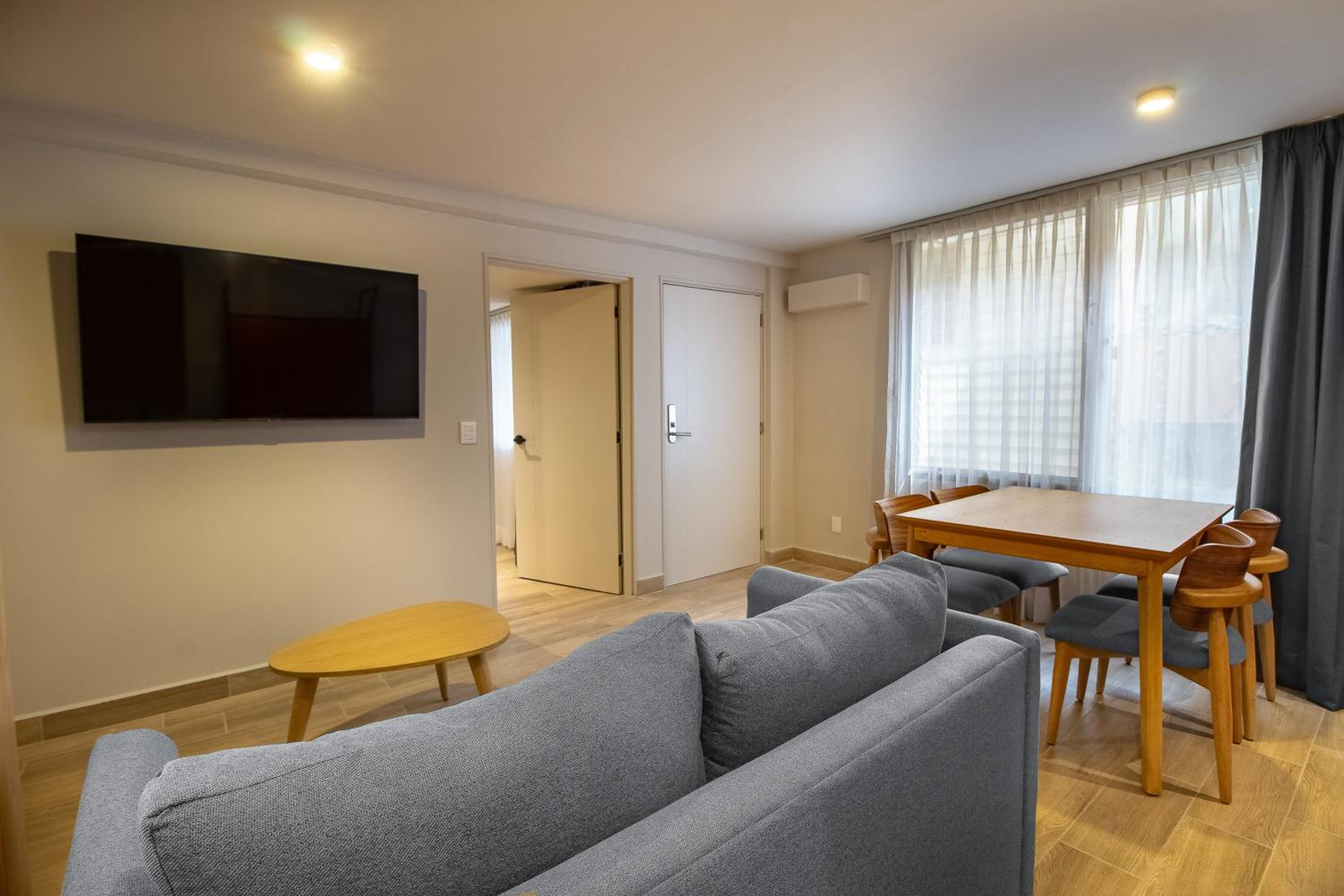 Superior Suite - Photo 9