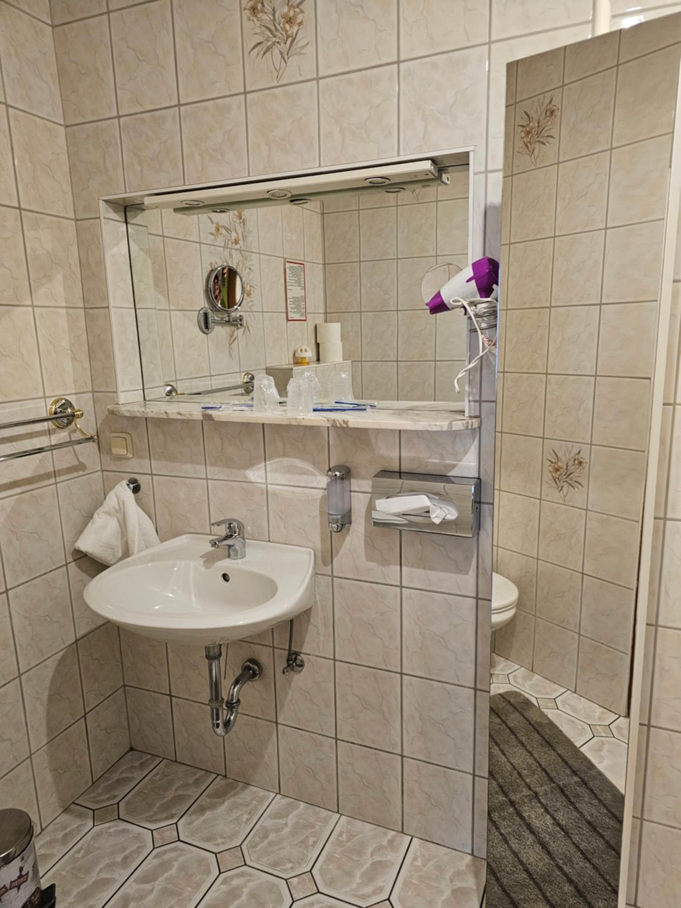 Standard Double Room - Photo 6