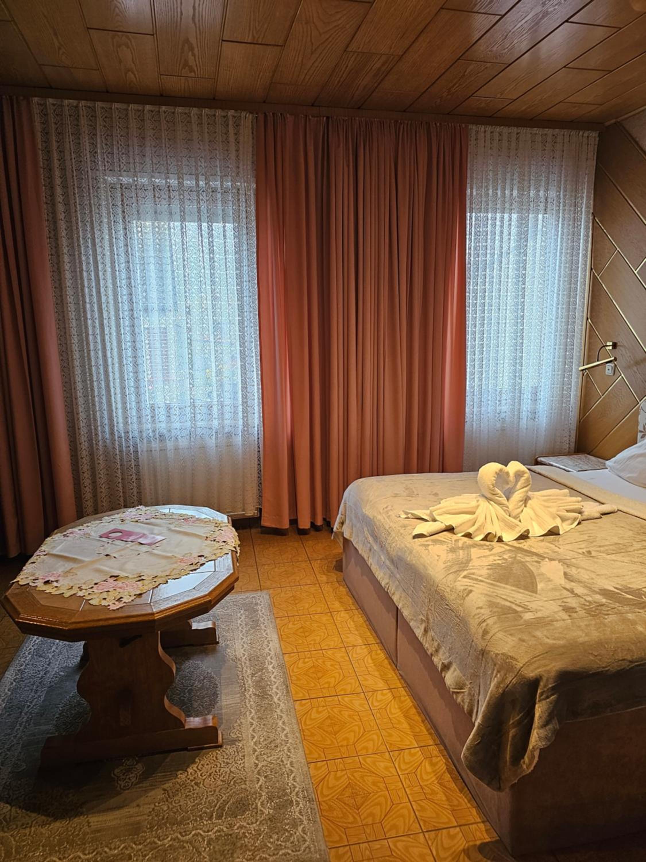 Standard Double Room - Photo 2