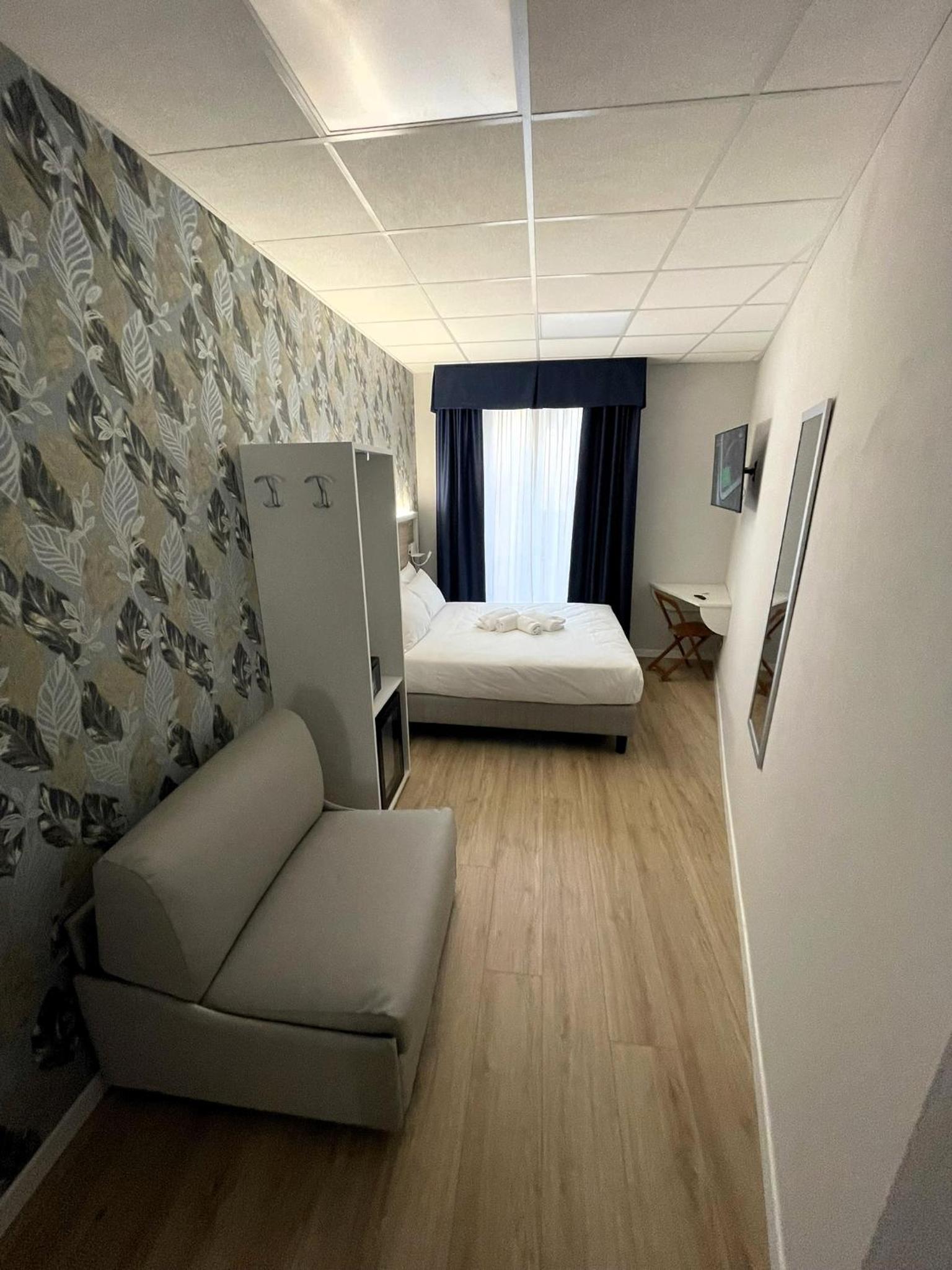 Large Double Room photo 3
