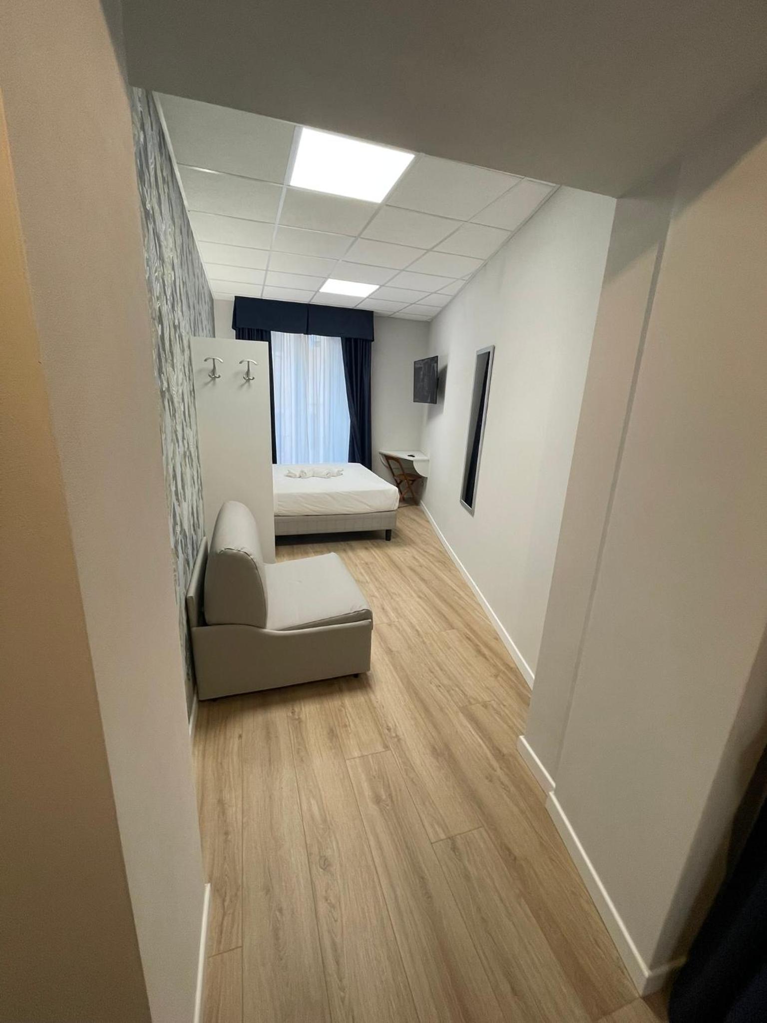 Large Double Room photo 3