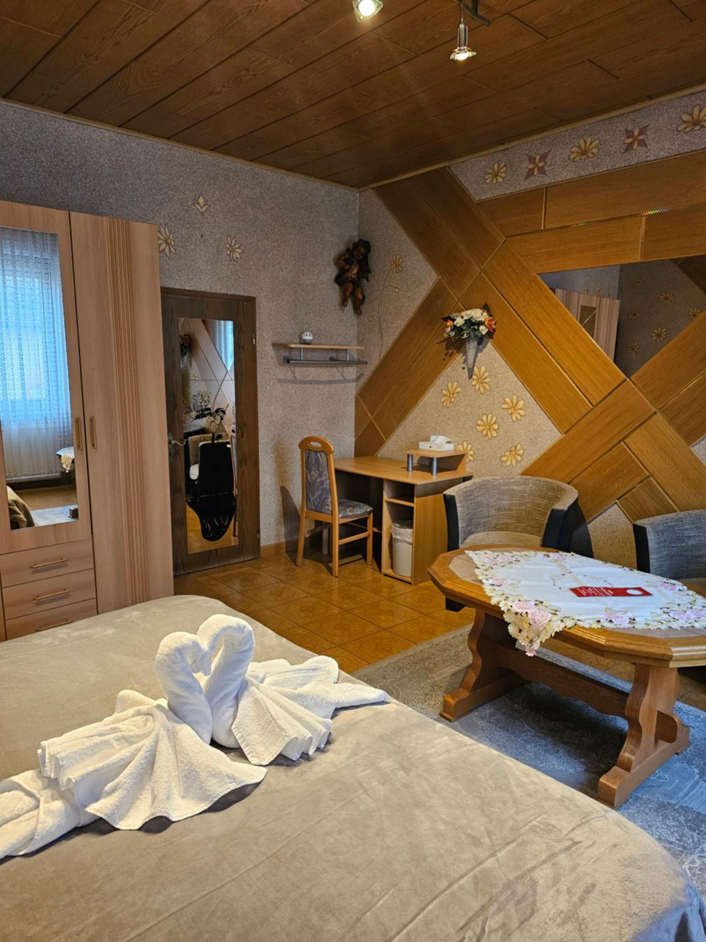 Standard Double Room - Photo 5