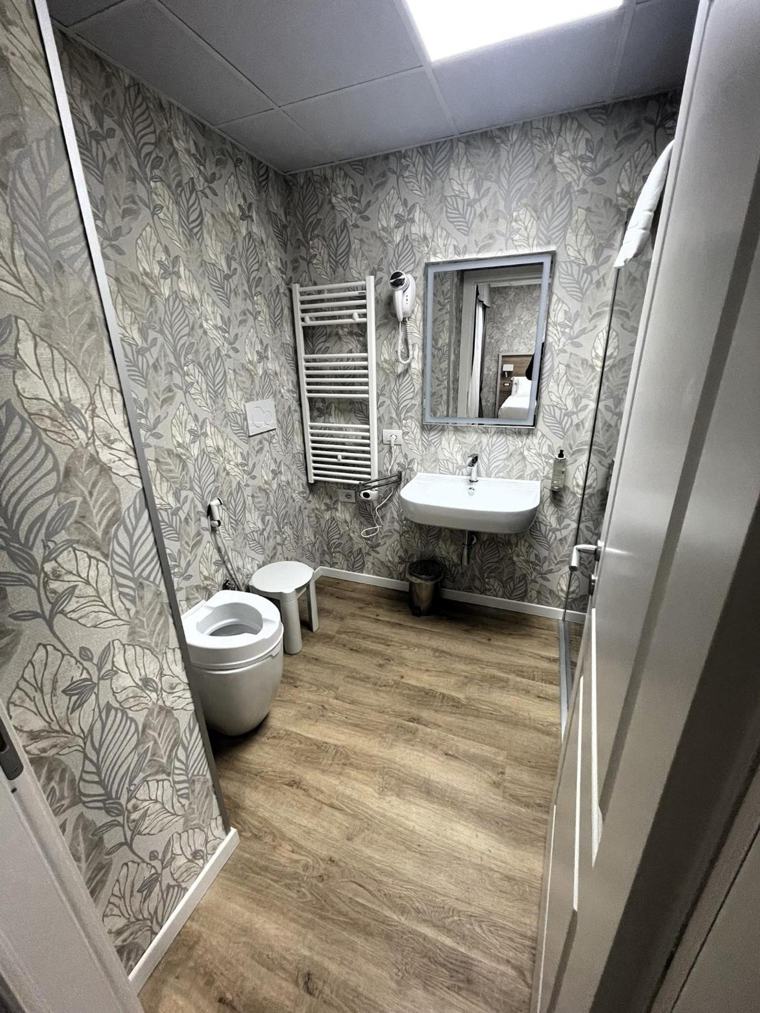 Queen Room photo 3