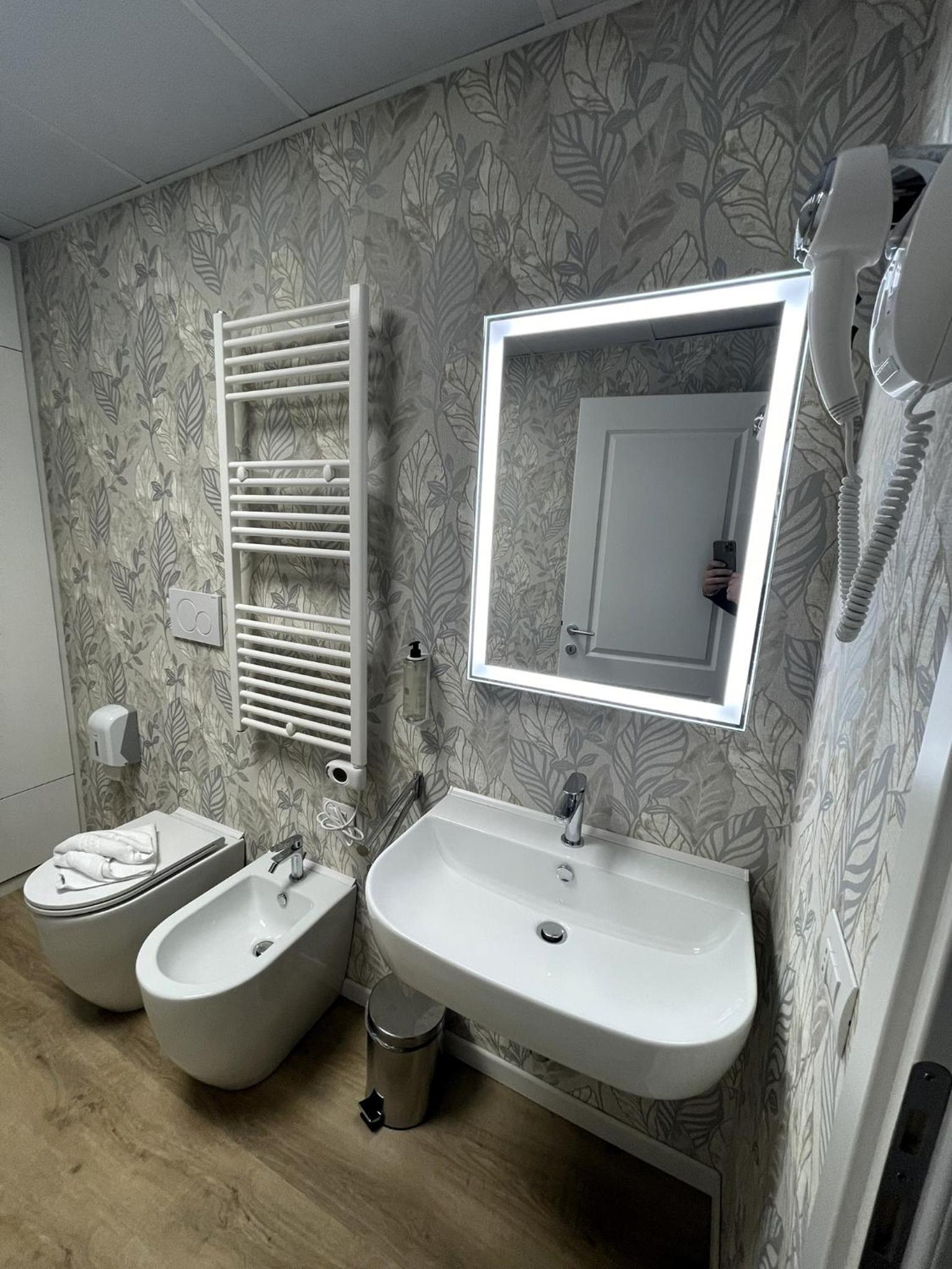 Double Room with Spa Bath photo 2