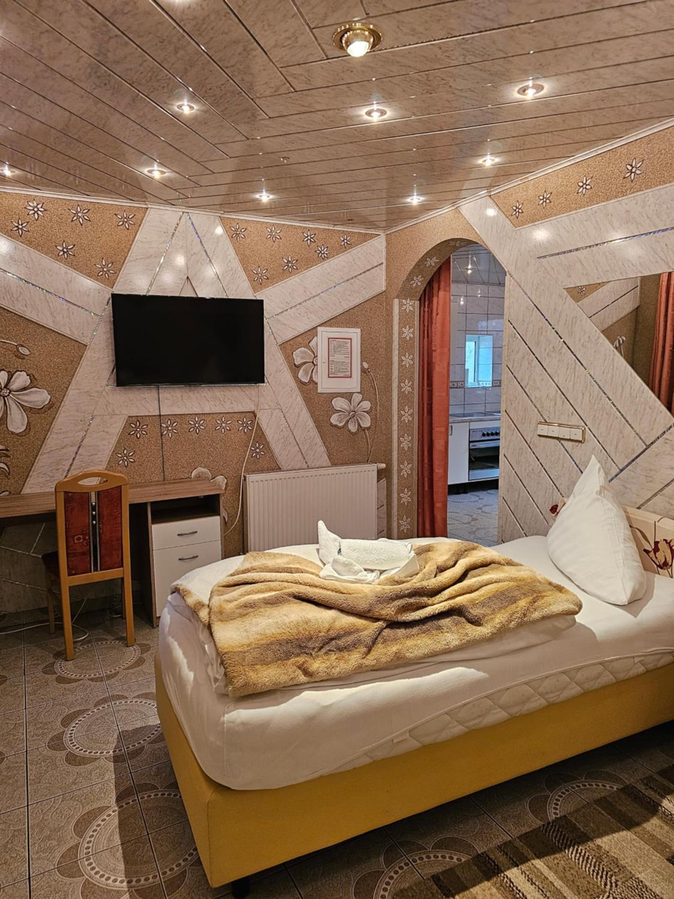 Quadruple Room - Photo 5