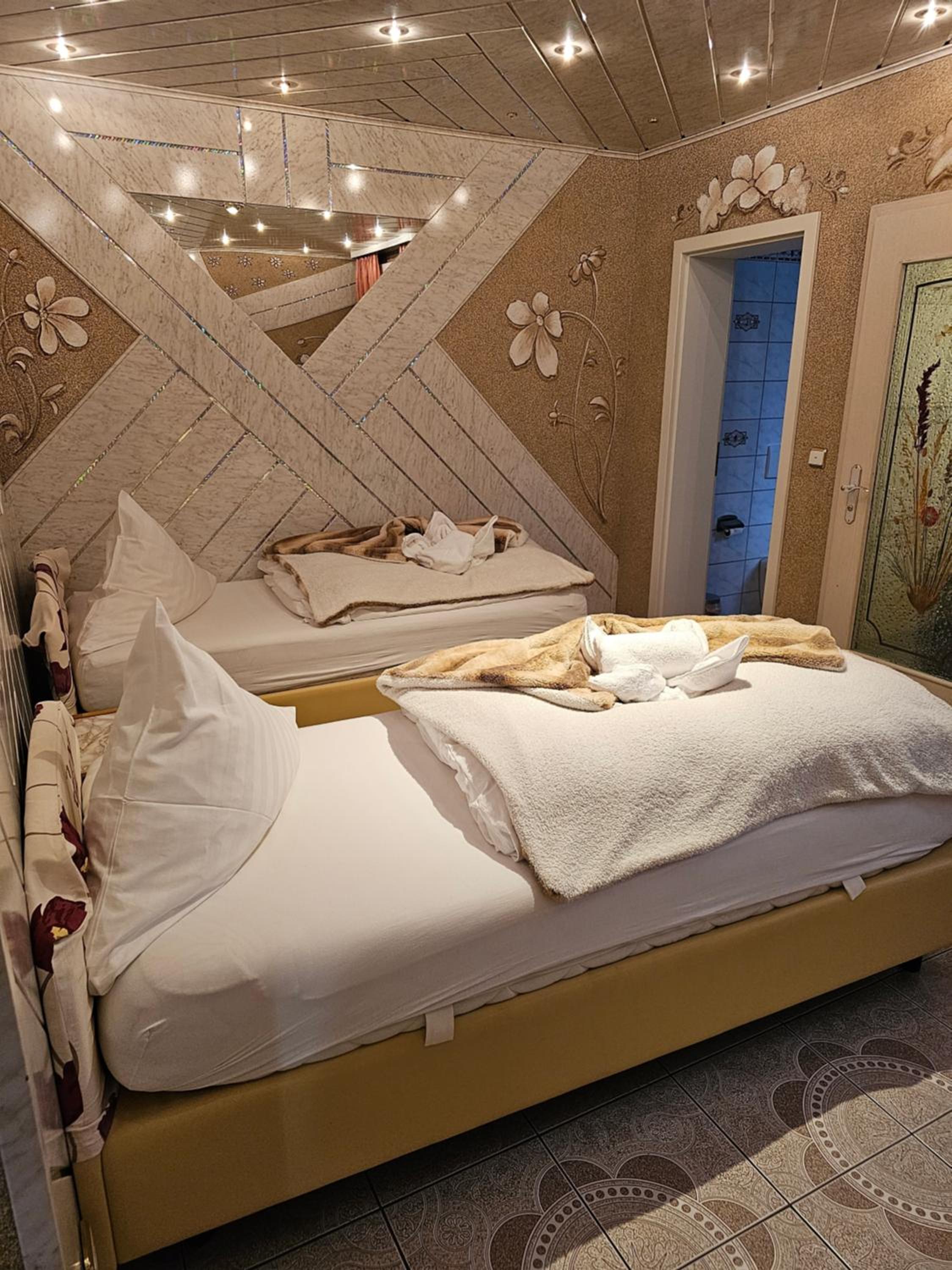 Quadruple Room - Photo 7