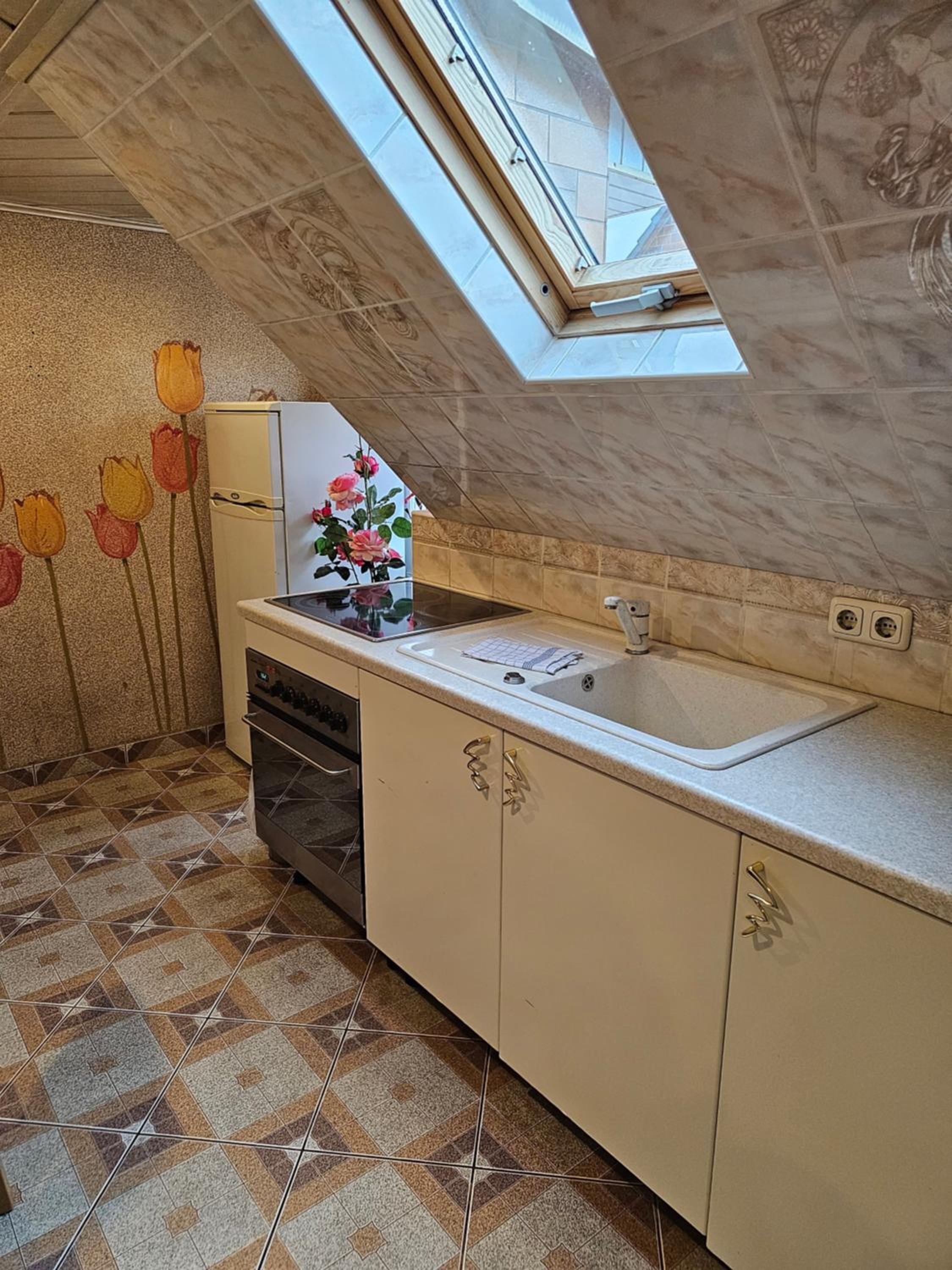 Family Room with Sauna - Photo 3