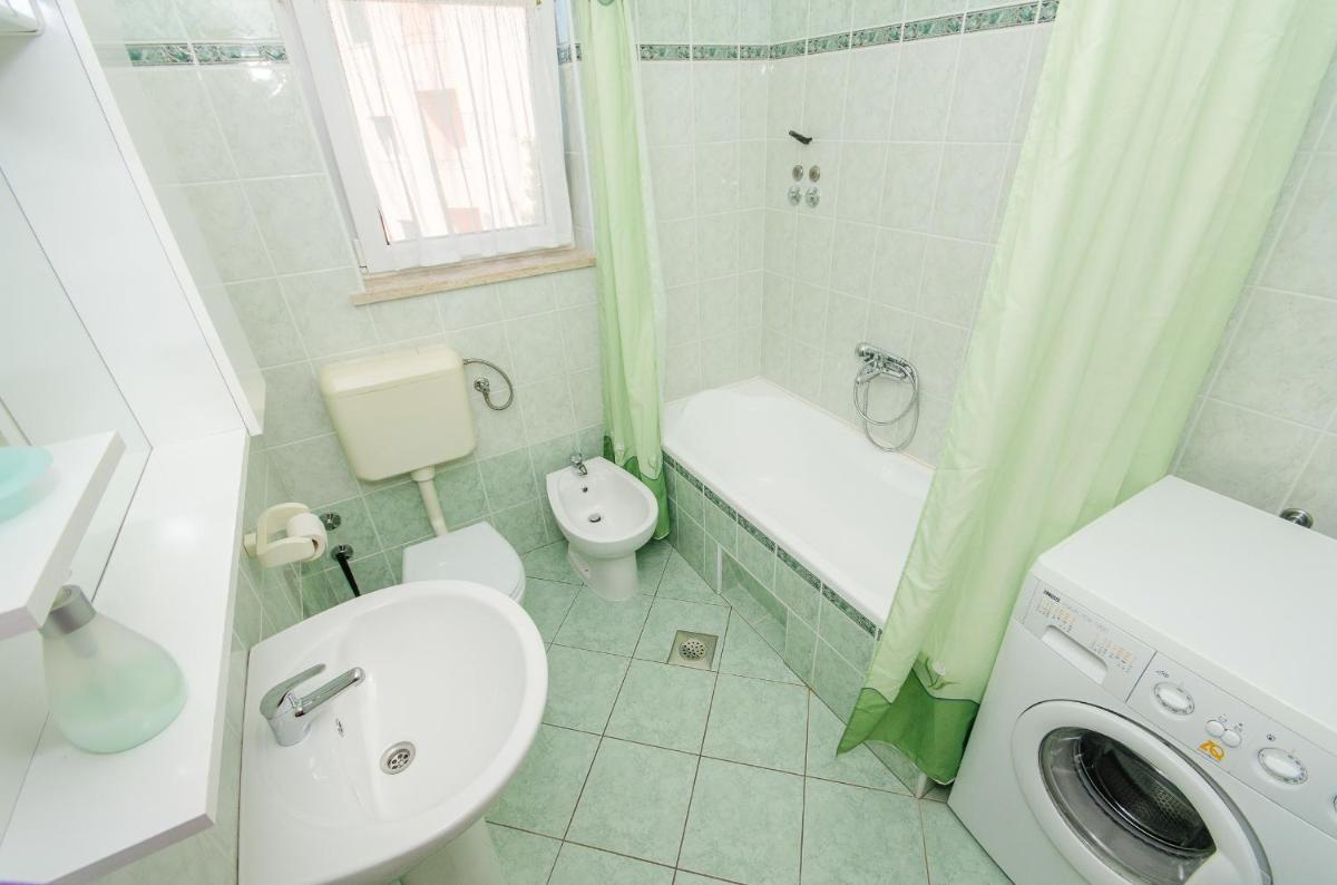 One-Bedroom Apartment with Balcony ( 4 Adults )