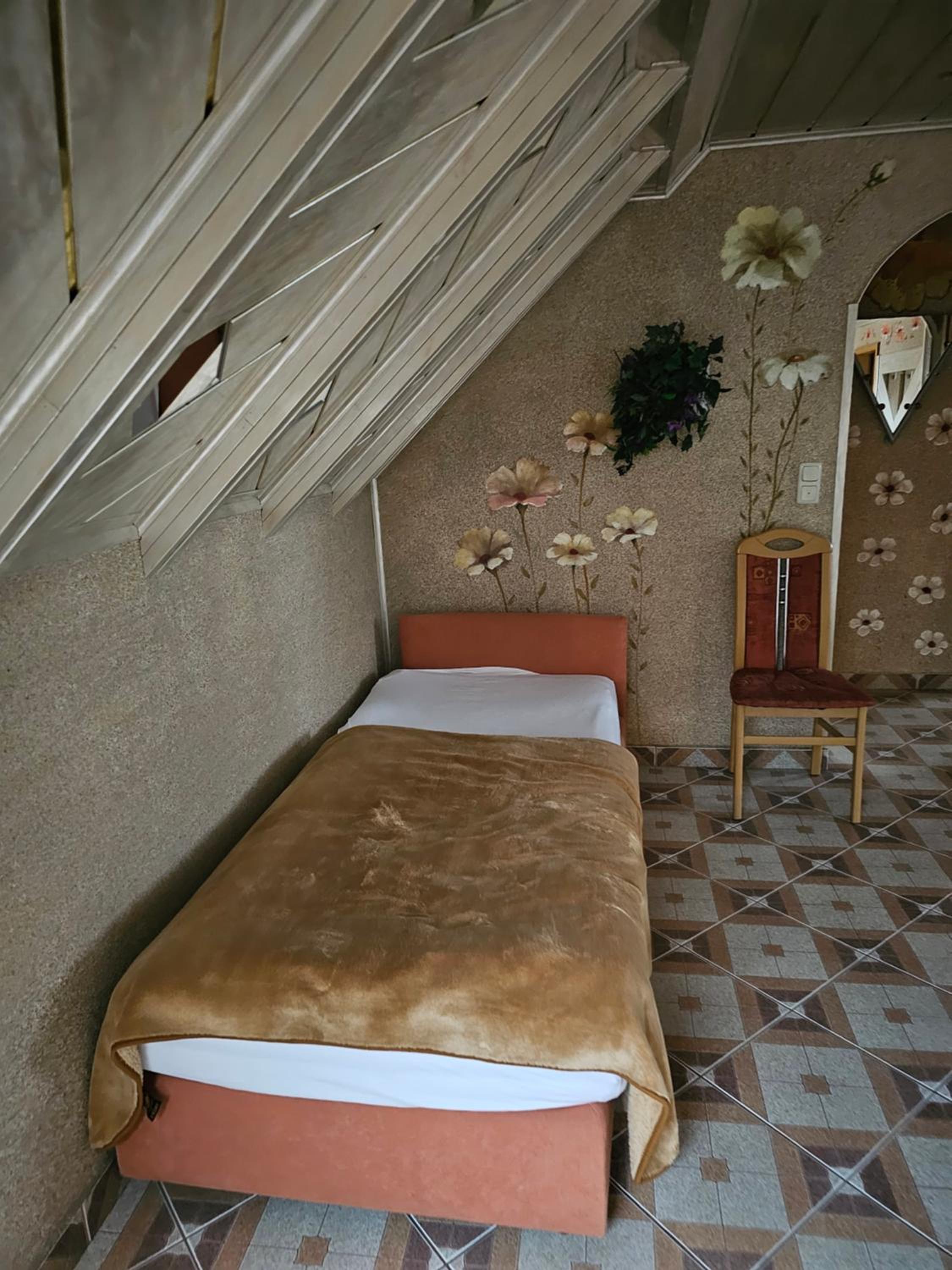 Family Room with Sauna - Photo 2