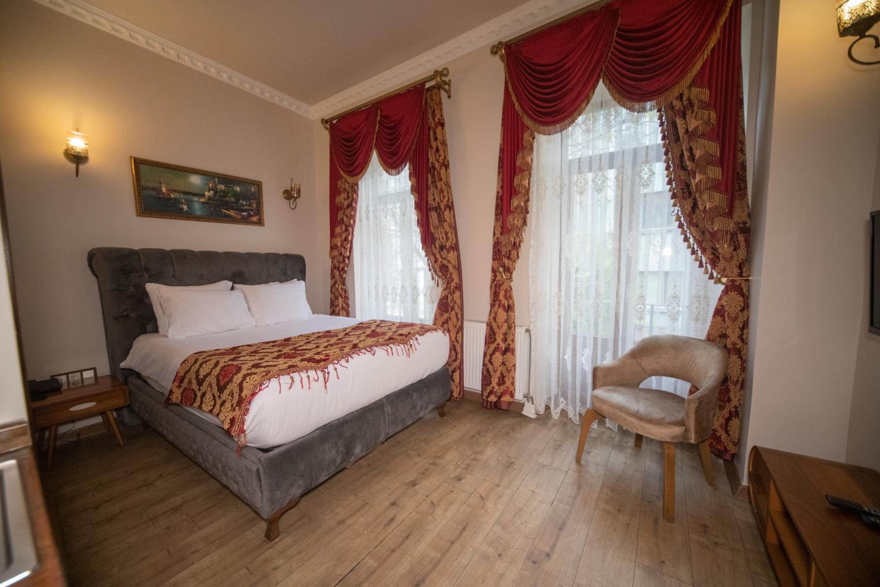 Deluxe Double Room with Balcony photo 1