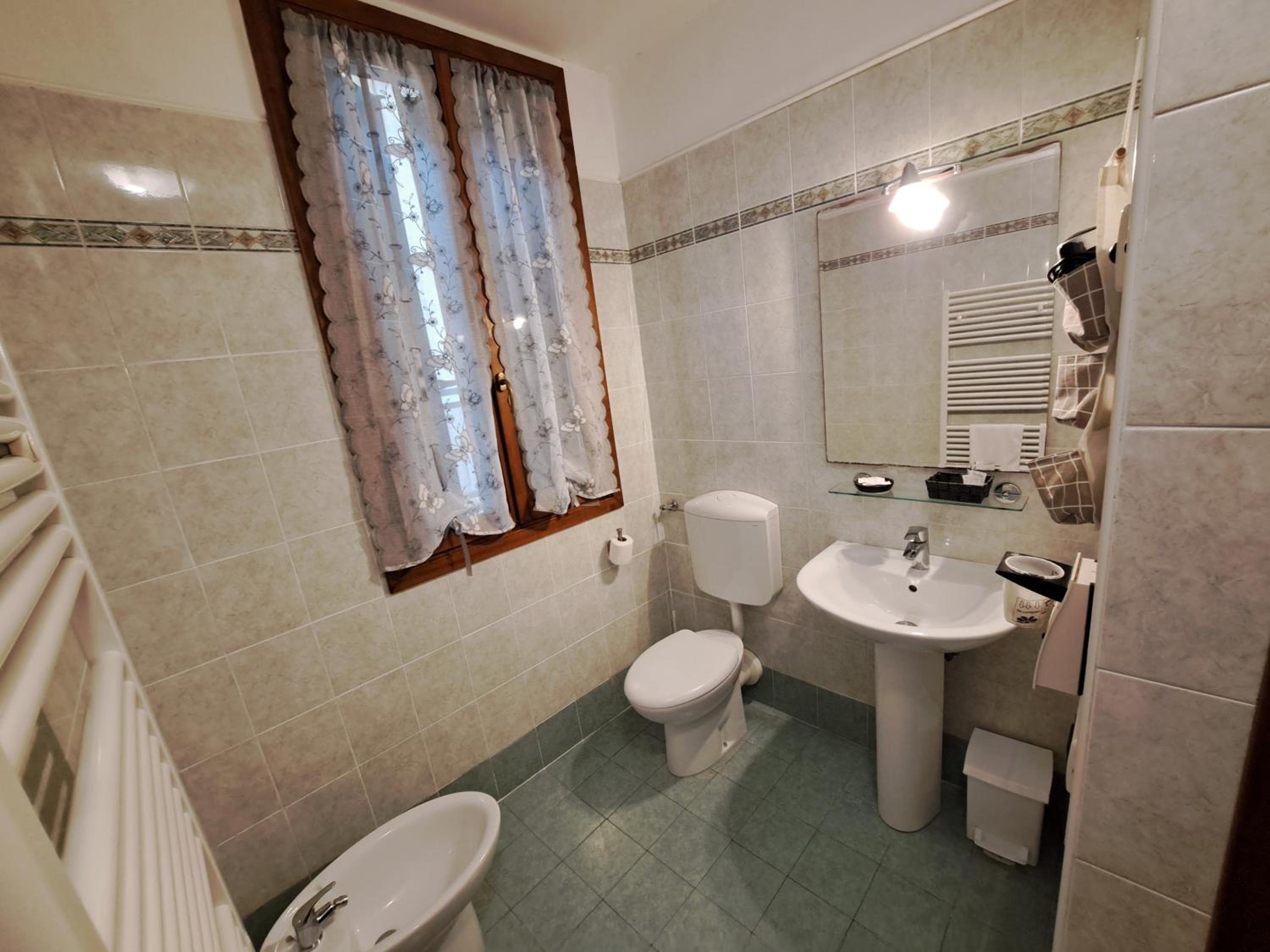 Double Room with Private External Bathroom photo 3