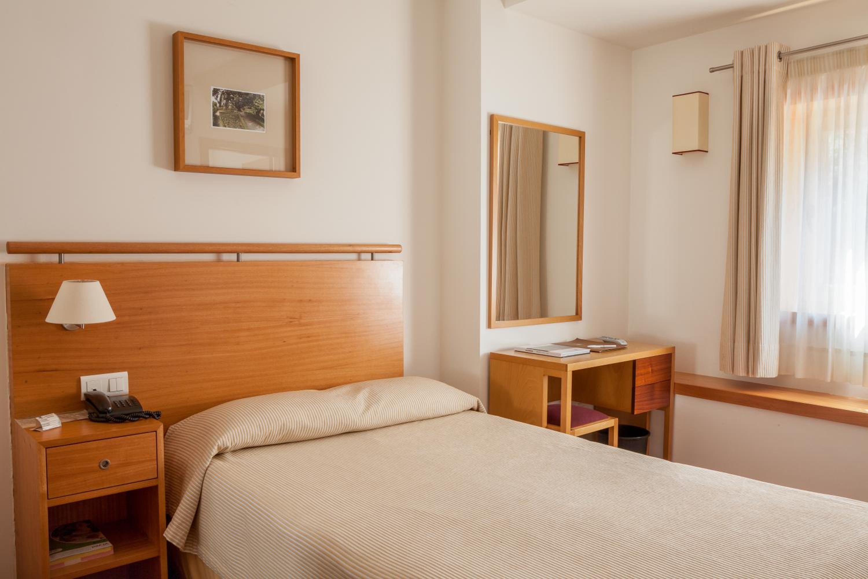 Double or Twin Room - Photo 6