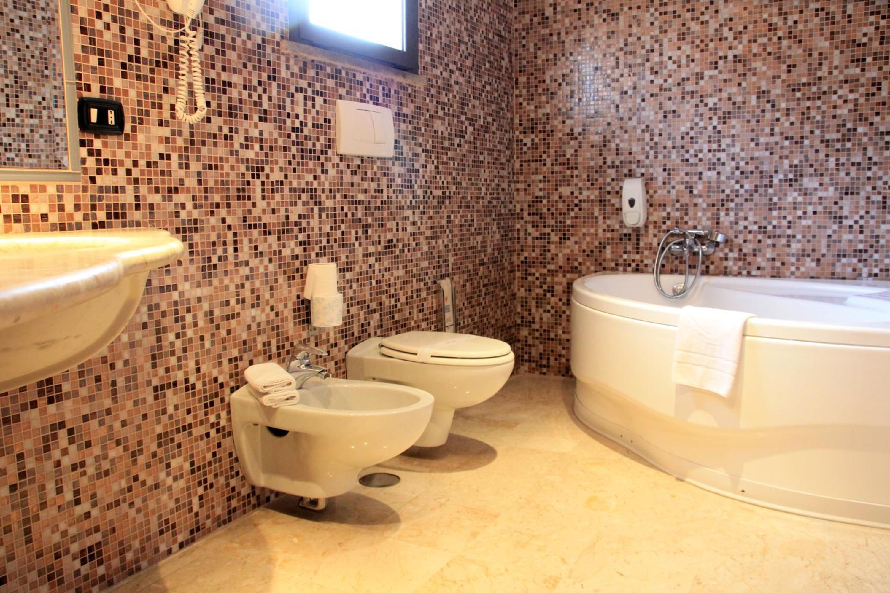 Deluxe Double Room with Spa Bath  photo 3