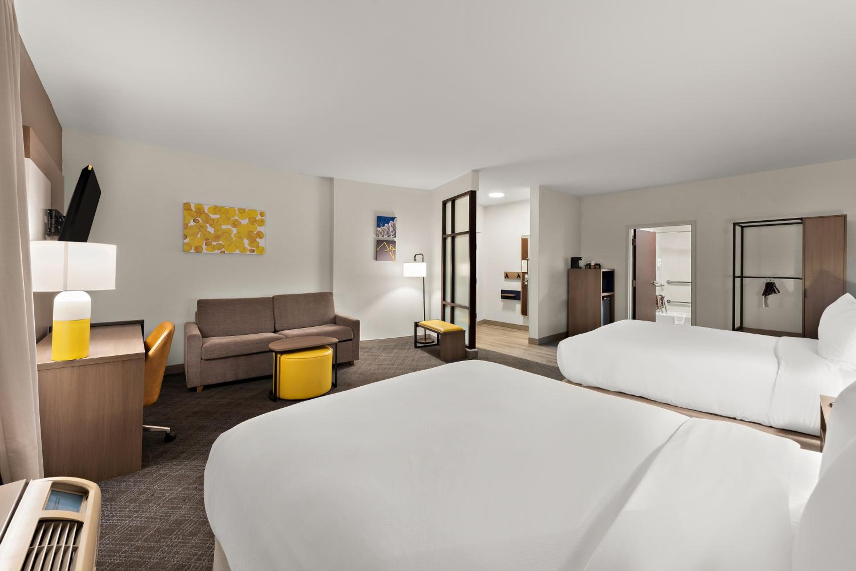 Queen Suite with Two Queen Beds - Accessible/Non-Smoking - Photo 2