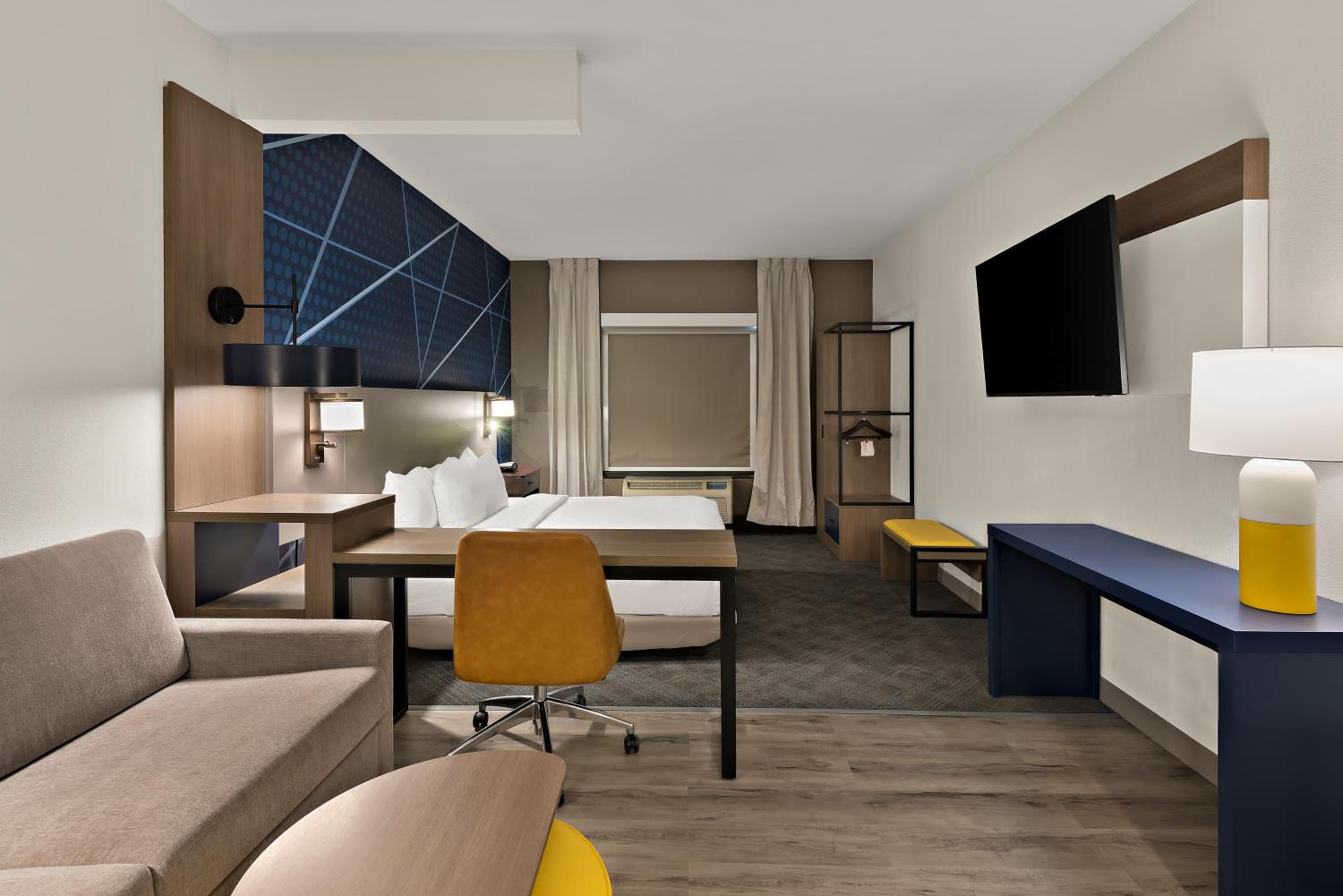 King Suite - Accessible/Non-Smoking - Photo 4