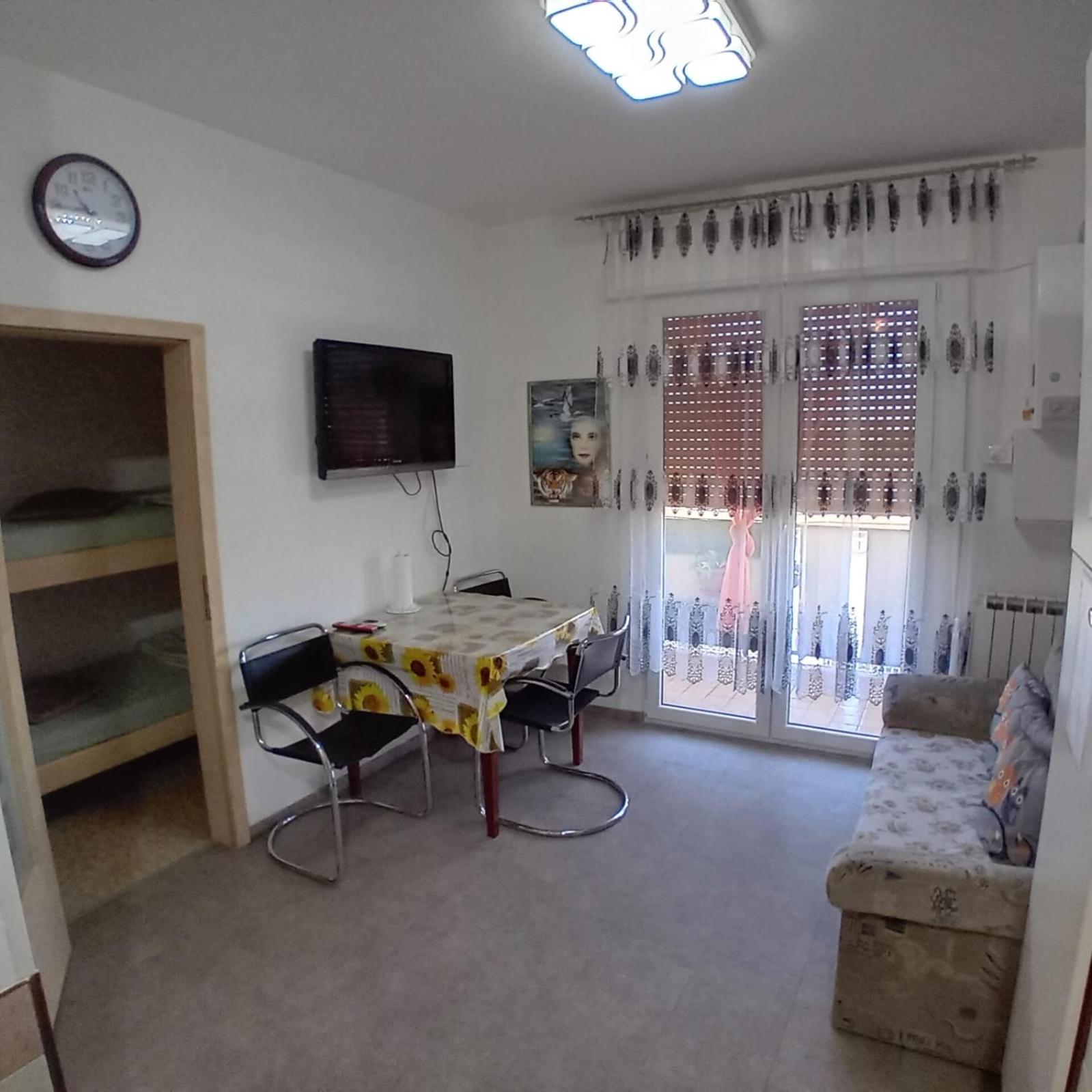 Apartment with Balcony photo 3