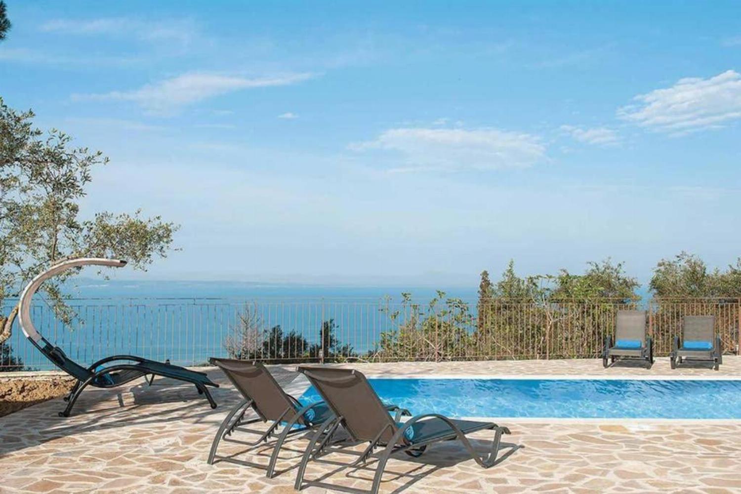 Three-Bedroom Villa photo 3