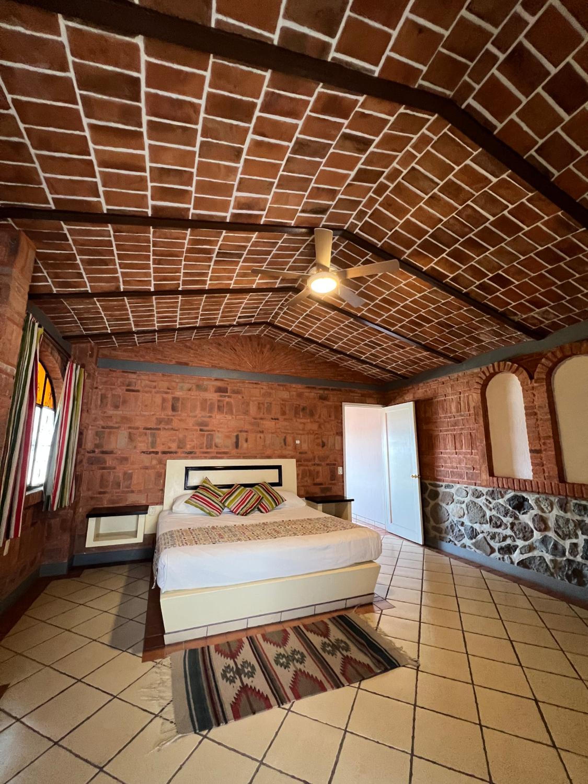  Master suite with terrace - lake view
