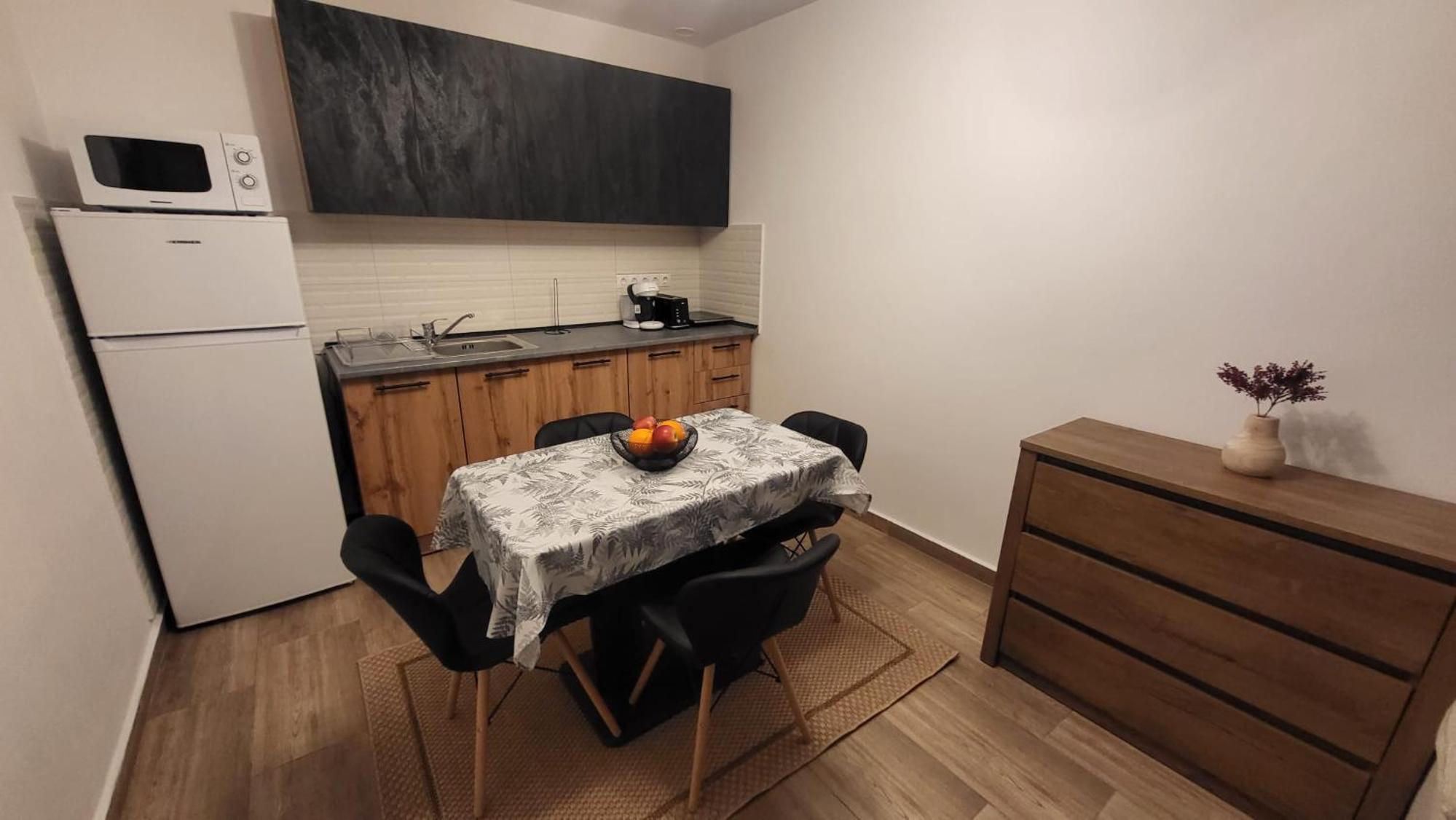 One-Bedroom House - Photo 10