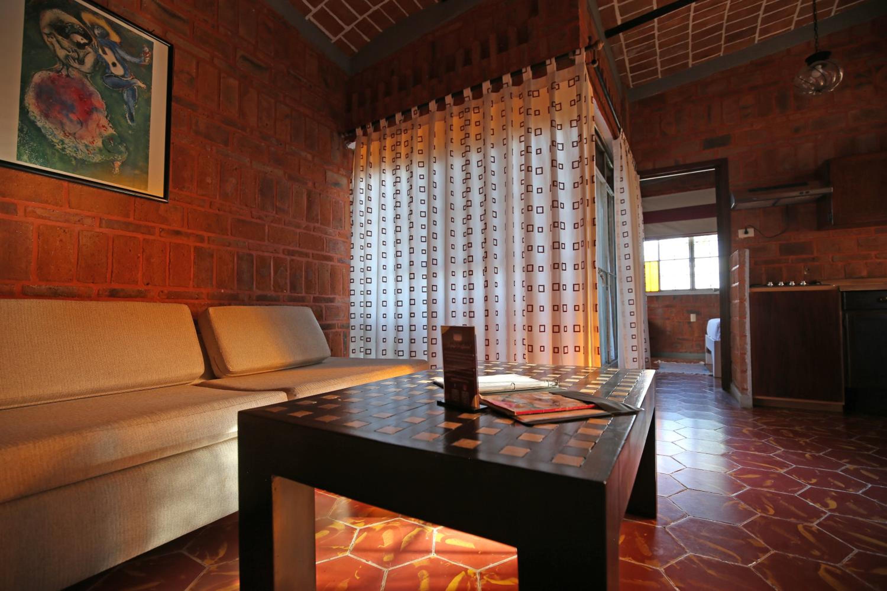 Two-bedroom villa with kitchen and terrace - with lake view