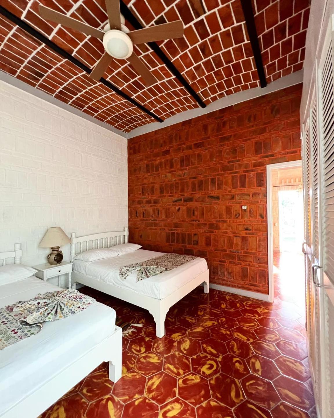 Villa with kitchen and terrace - with lake view