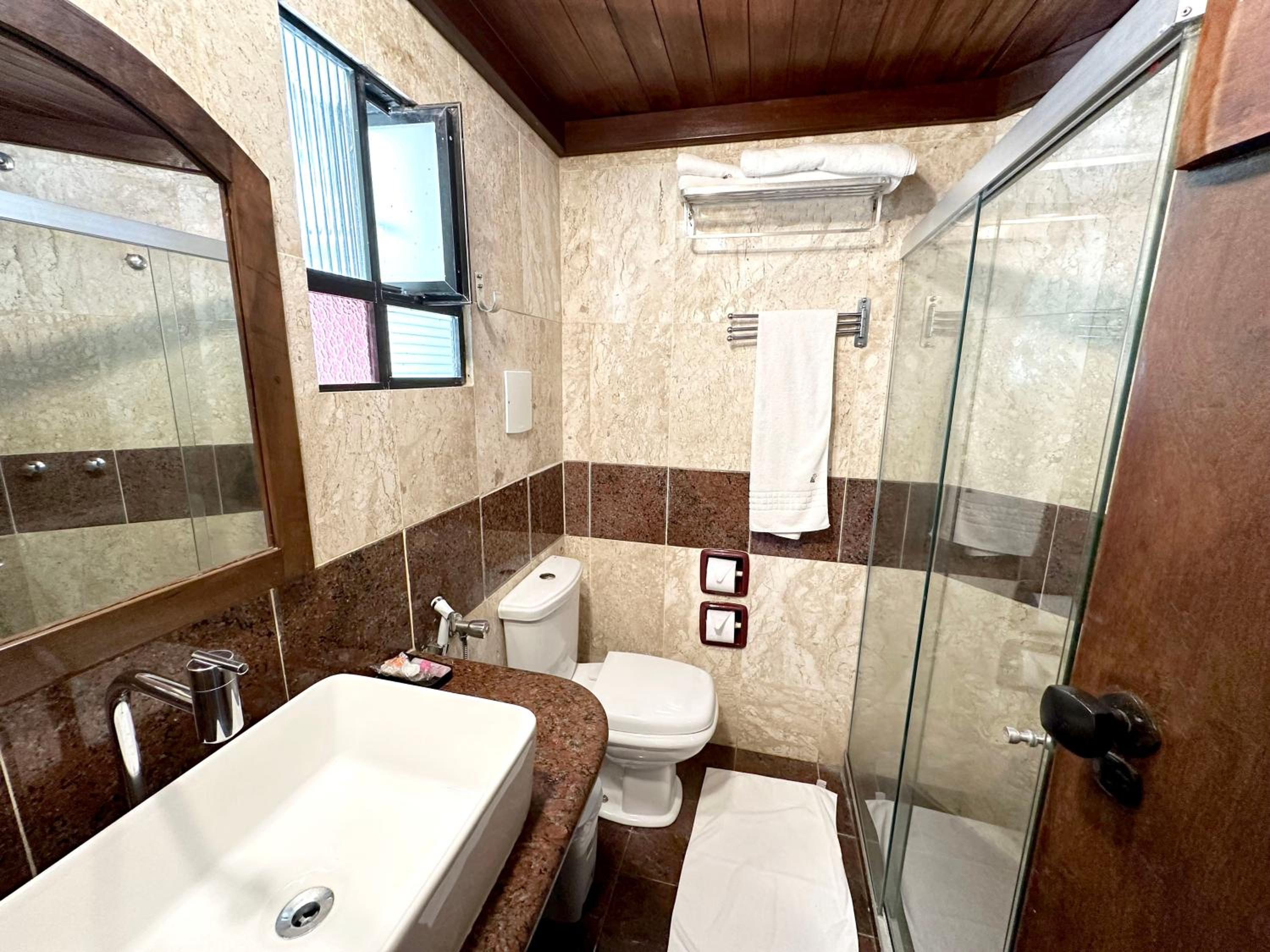 Available room thumbnail 6
