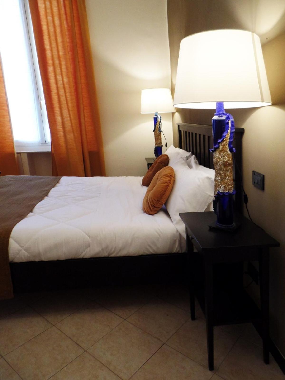 Double Room with Private Bathroom - Photo 4