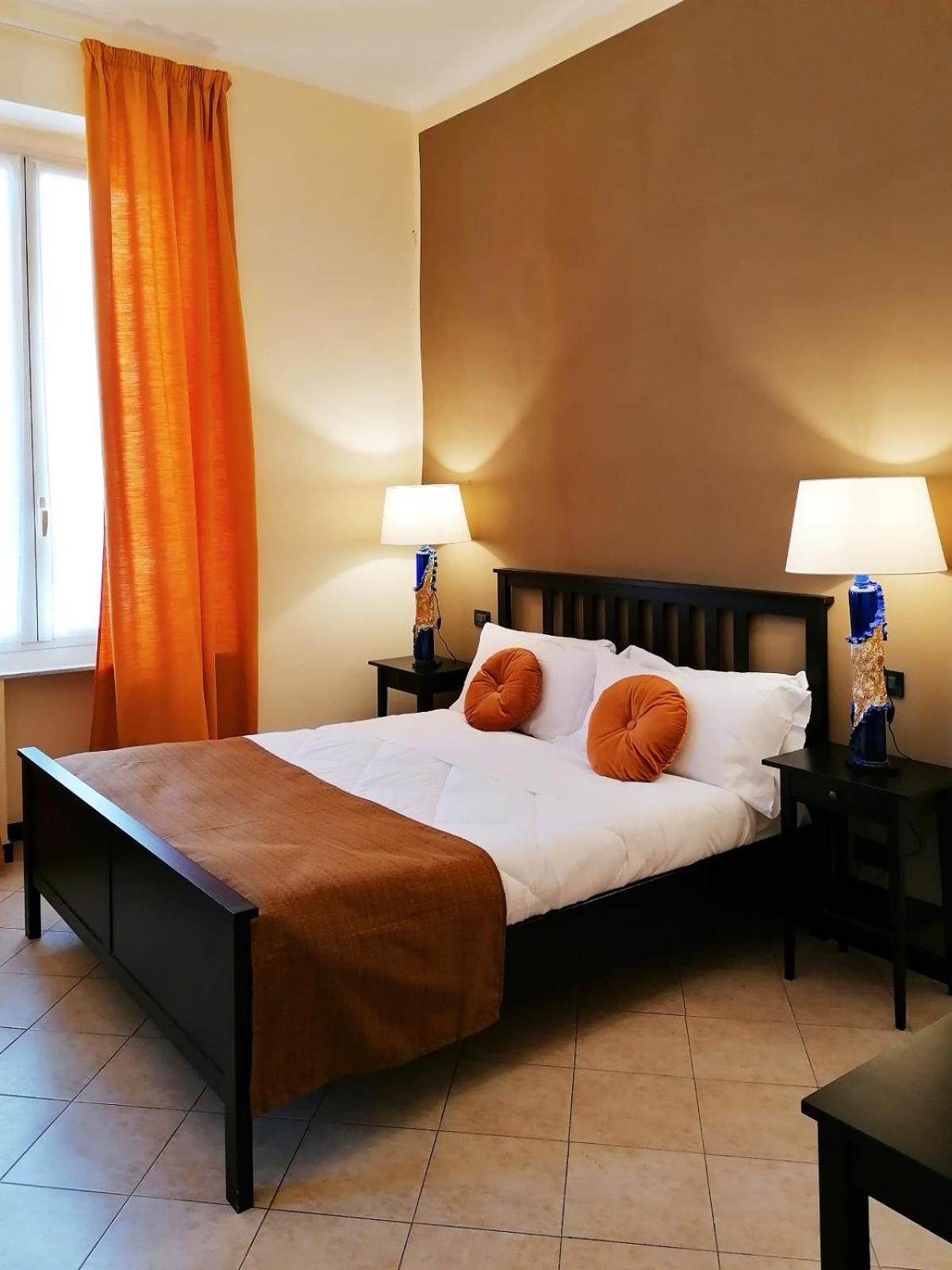 Double Room with Private Bathroom - Photo 2