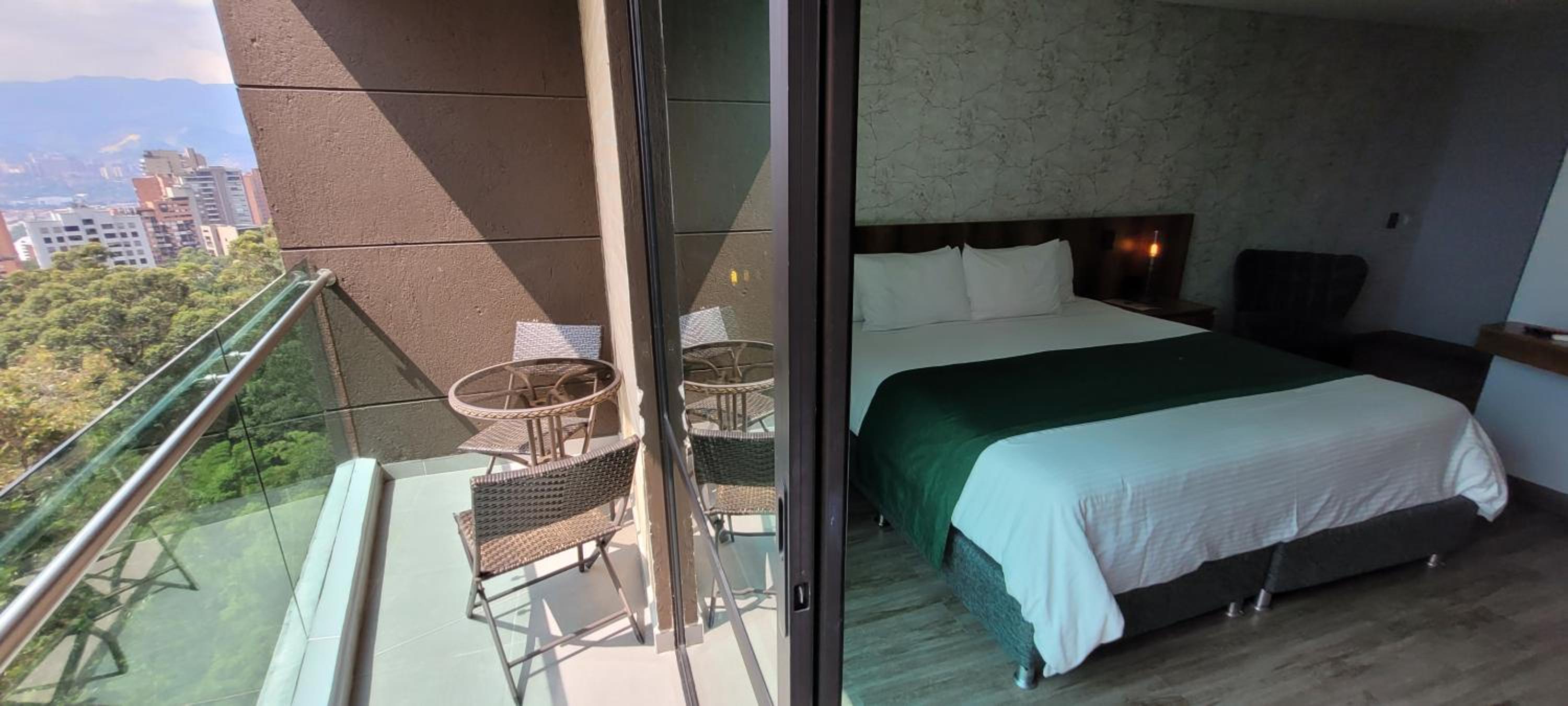 Deluxe Double Room with Balcony photo 2