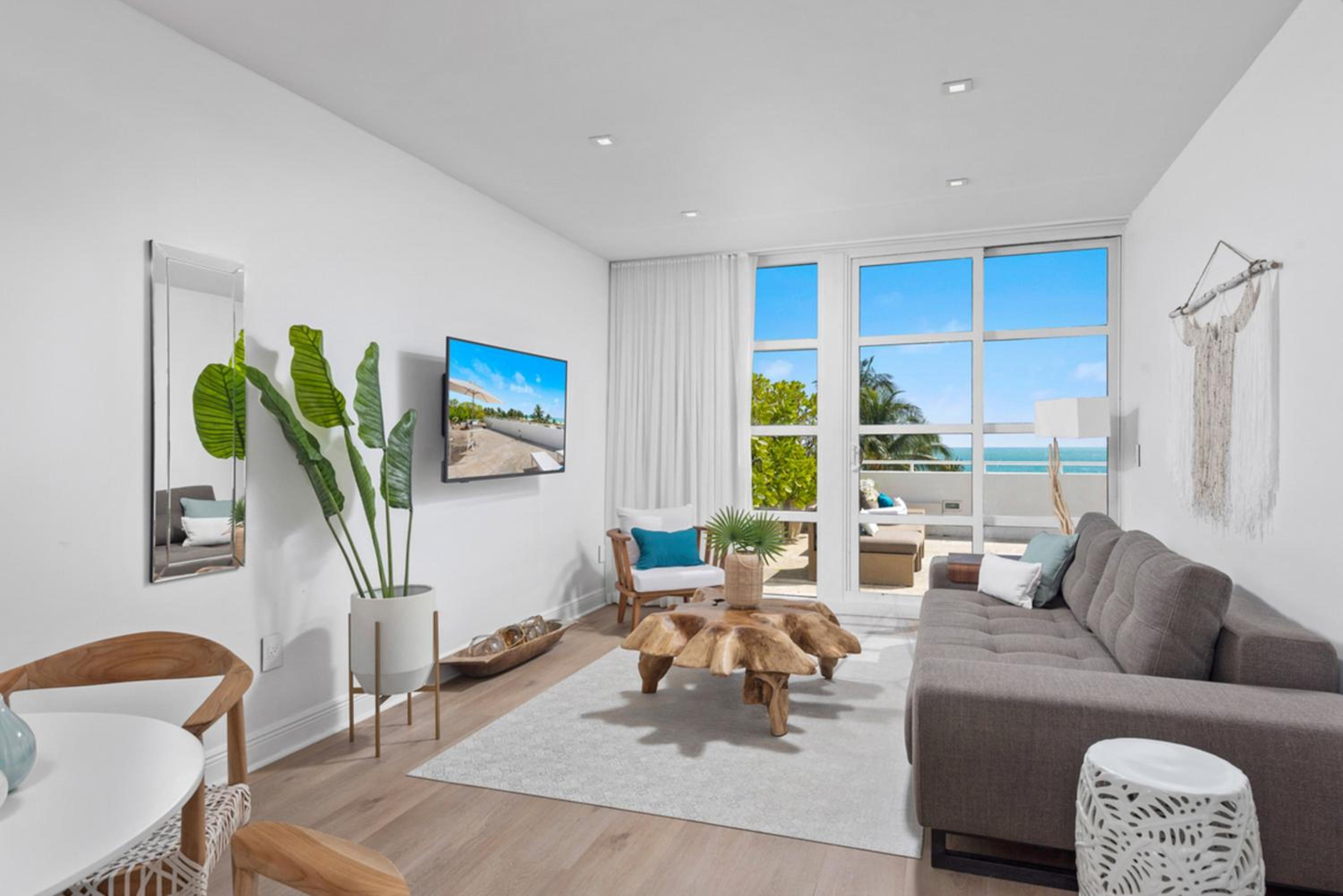 BENTLEY PENTHOUSE OCEAN VIEW