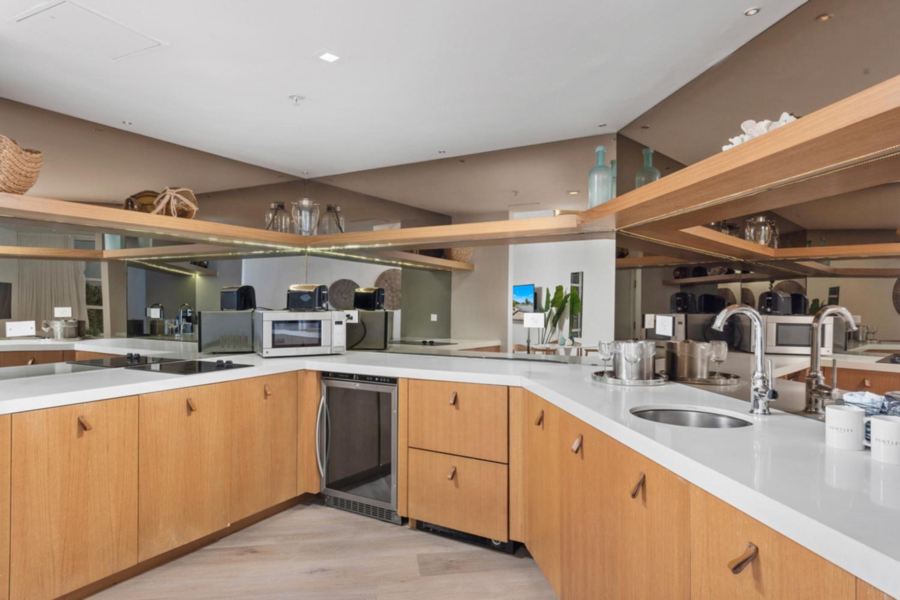 BENTLEY PENTHOUSE OCEAN VIEW