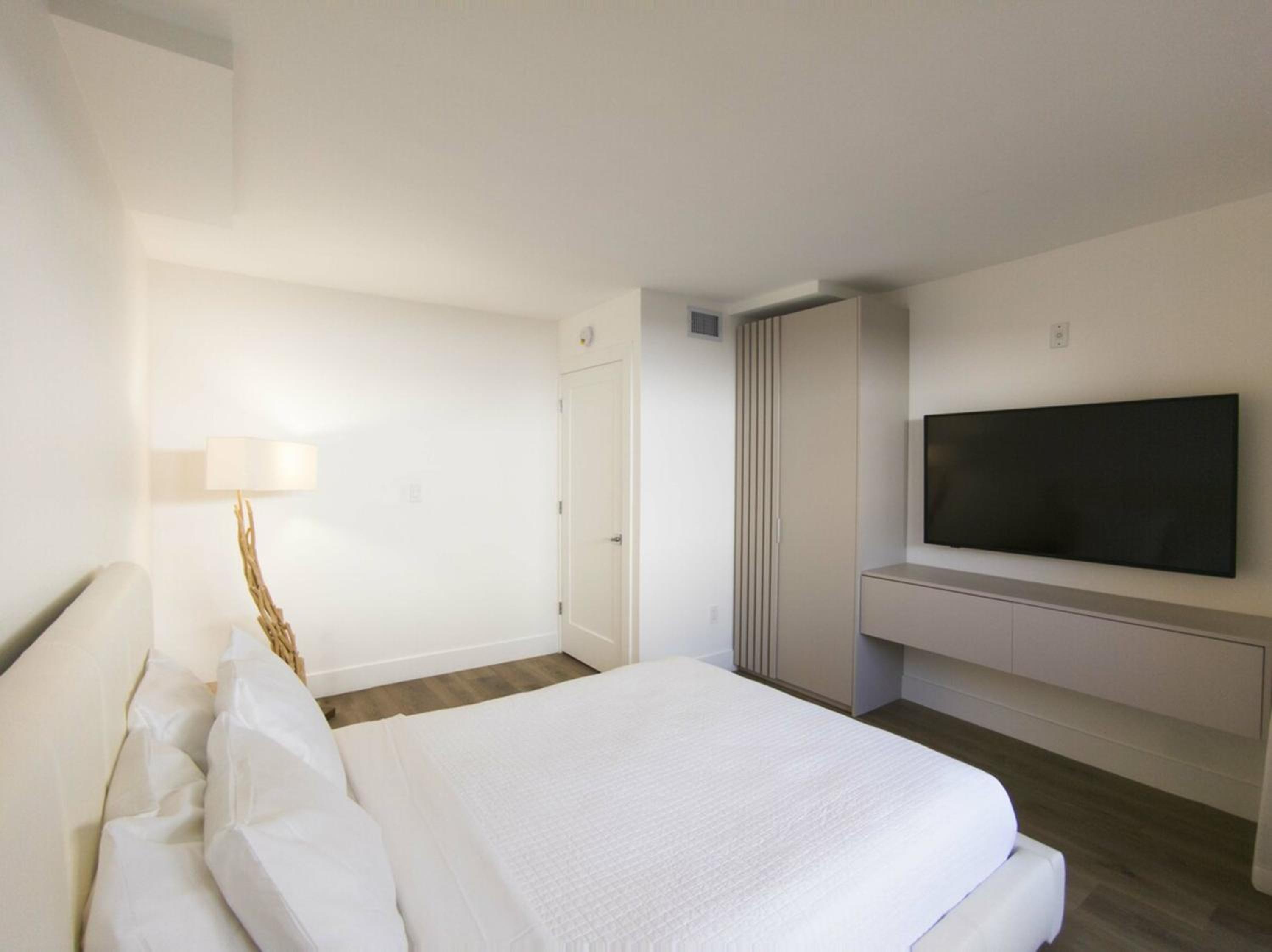 TWO  BEDROOM WITH BALCONY - Photo 8
