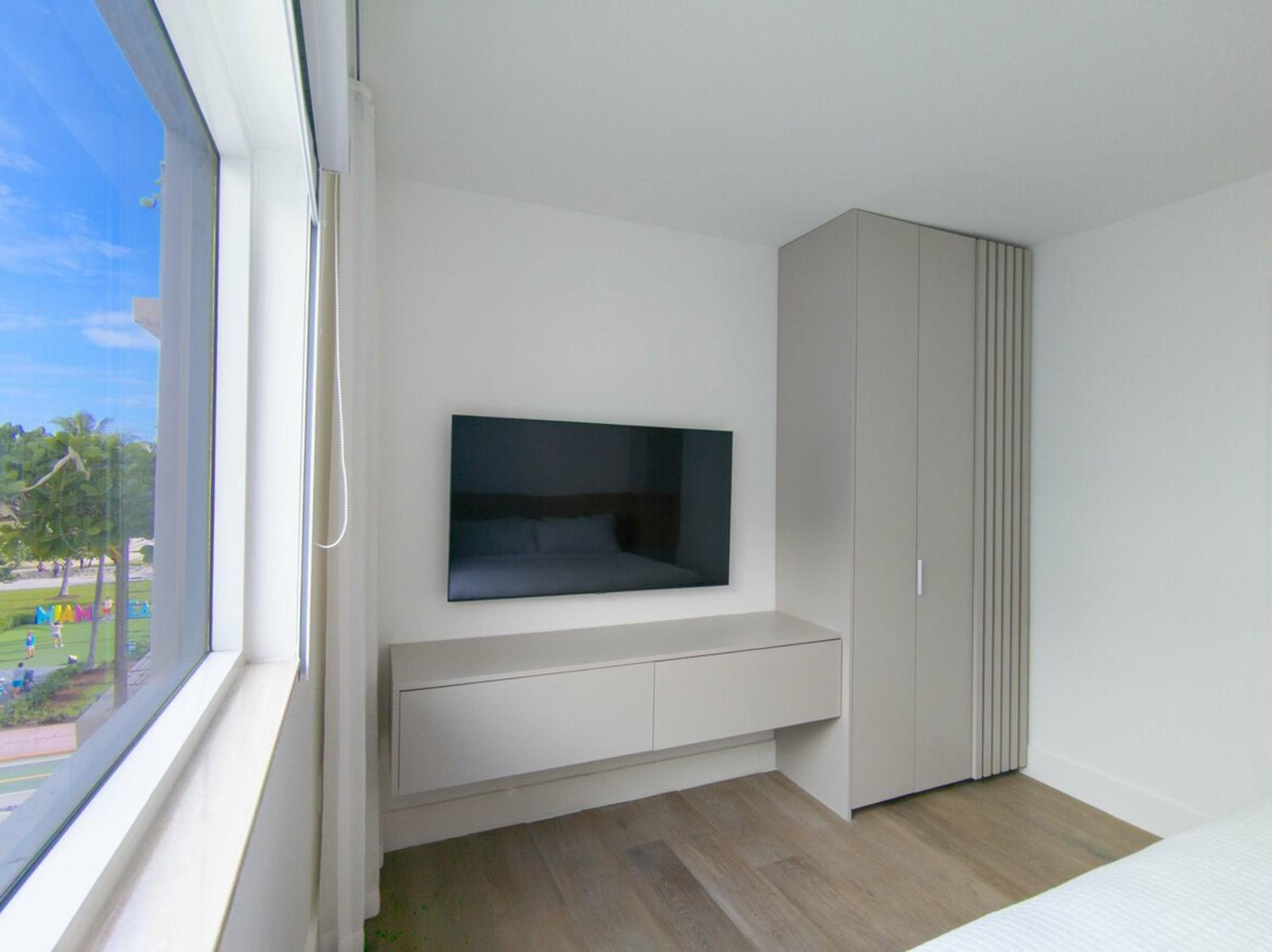 OCEAN VIEW ONE BEDROOM WITH BALCONY thumbnail 6