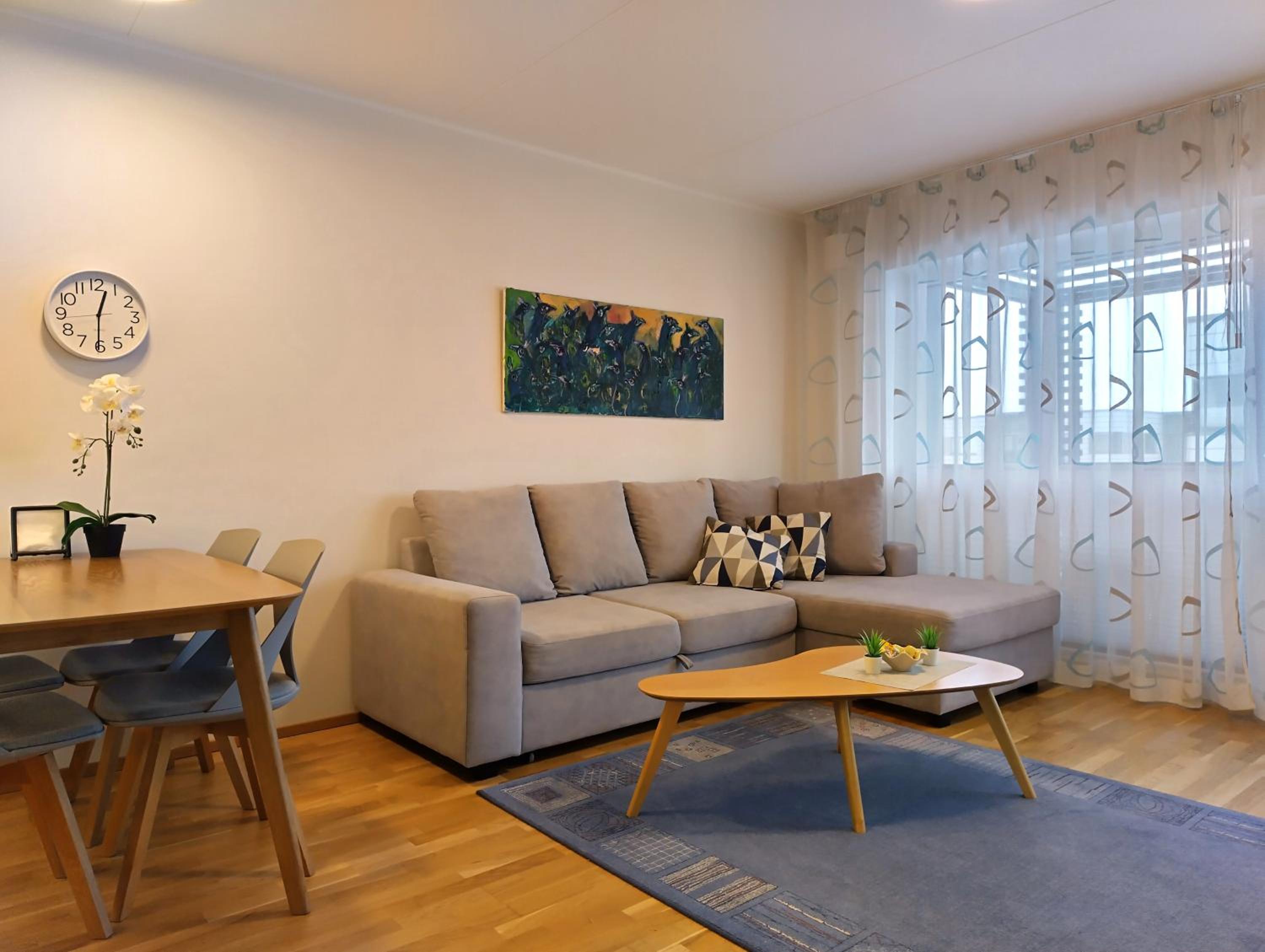 One-Bedroom Apartment - Photo 3