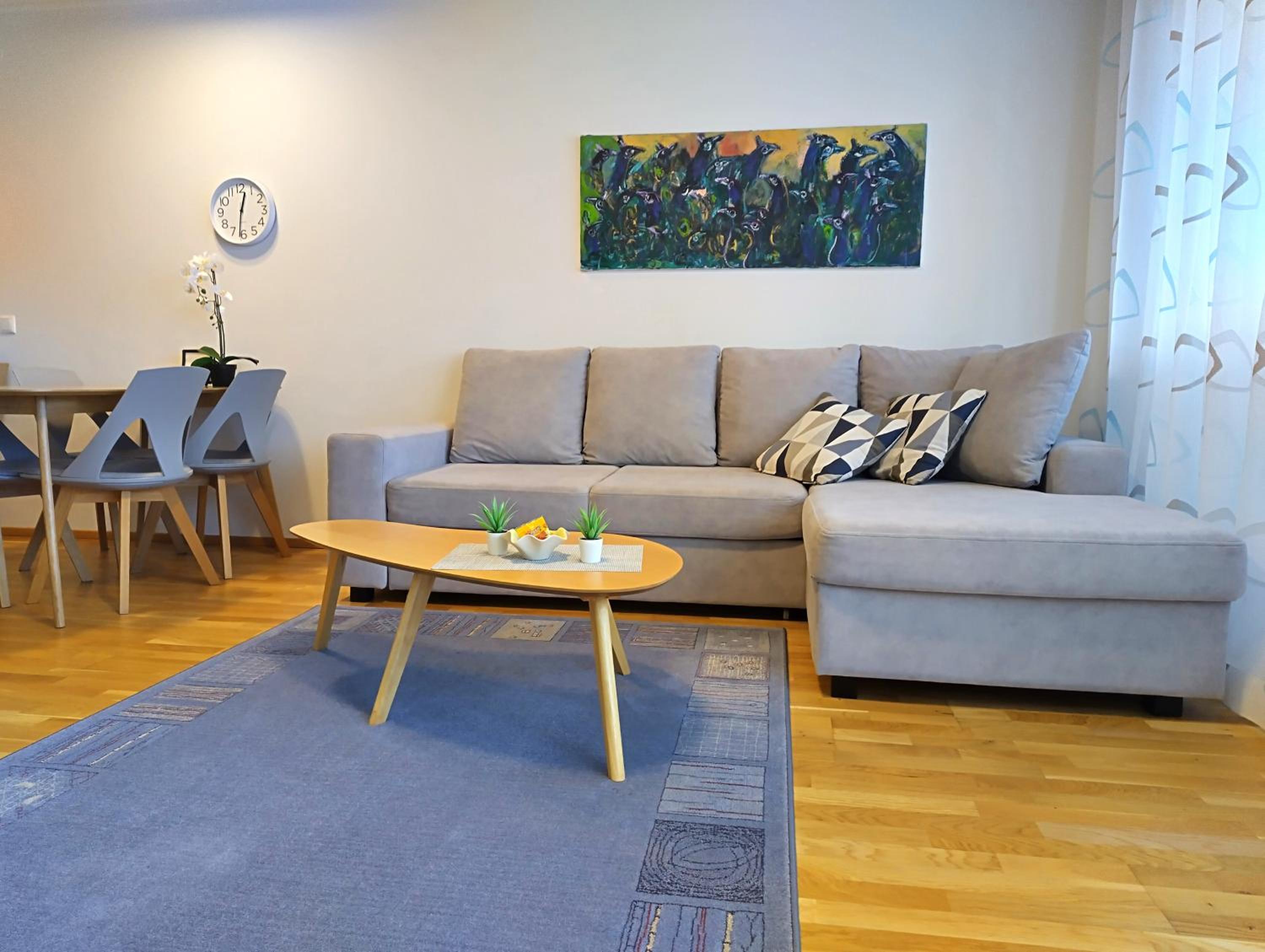 One-Bedroom Apartment - Photo 1