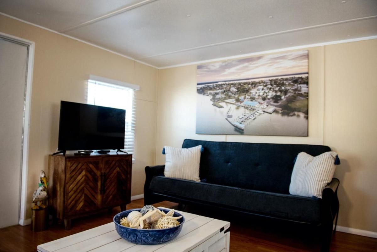 Mobile Home photo 3