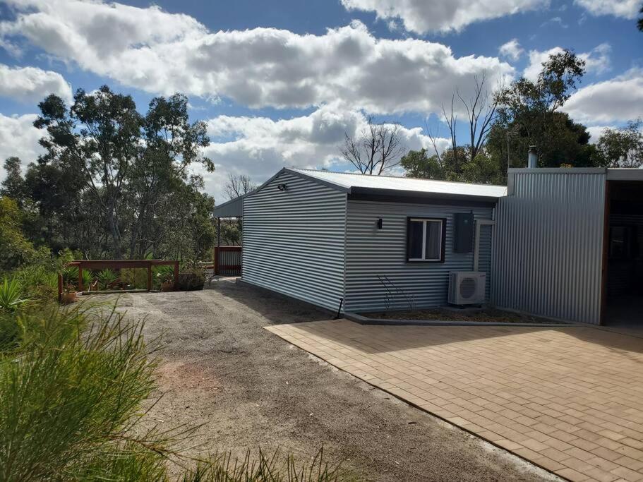 Three-Bedroom House photo 3